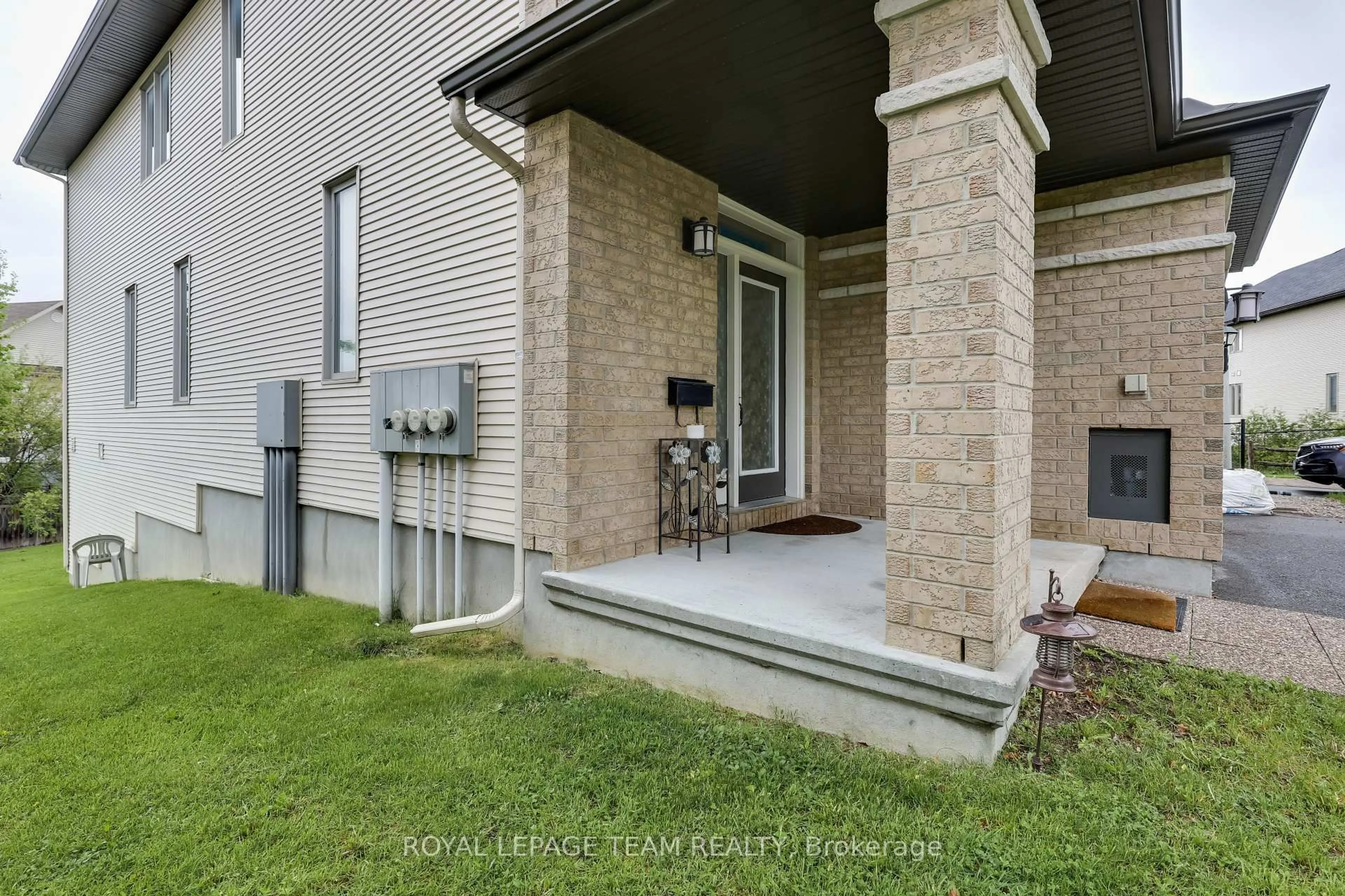 Unknown for 920 Fletcher Circ, Ottawa Ontario K2T 0B7