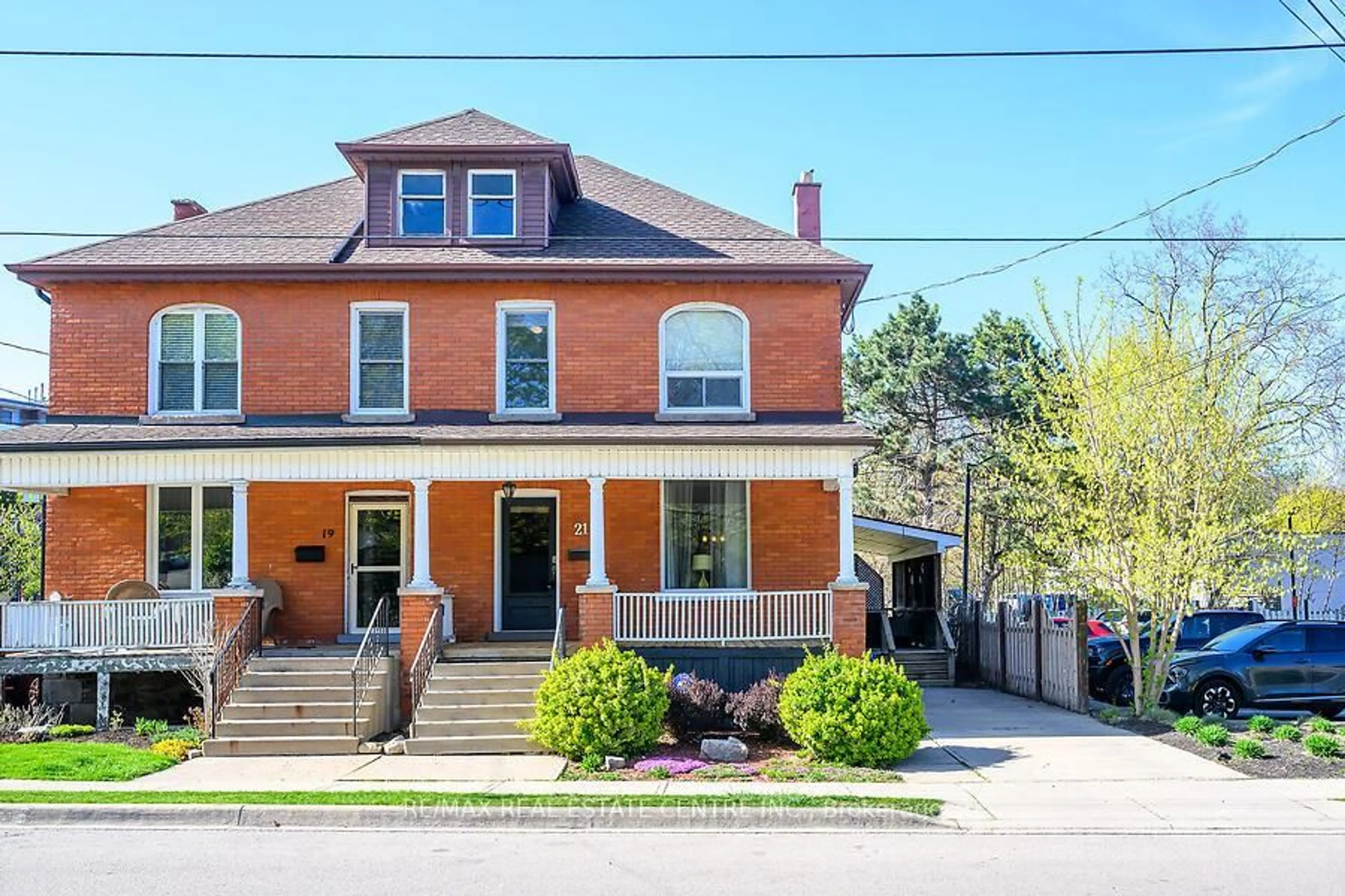 Home with brick exterior material, street for 21 Baldwin St, Hamilton Ontario L9H 1A5