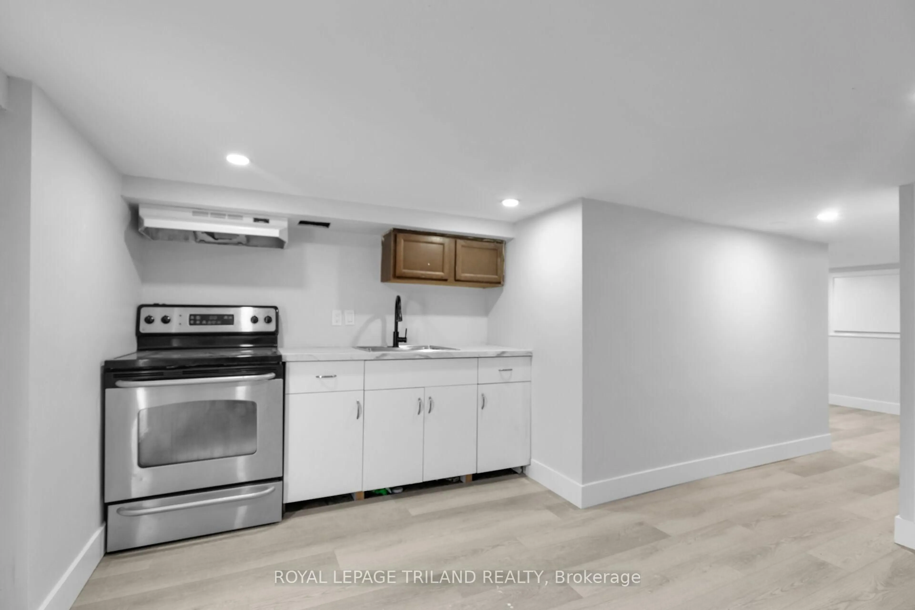 Unknown for 94 Stanley St, London South Ontario N6C 1B1