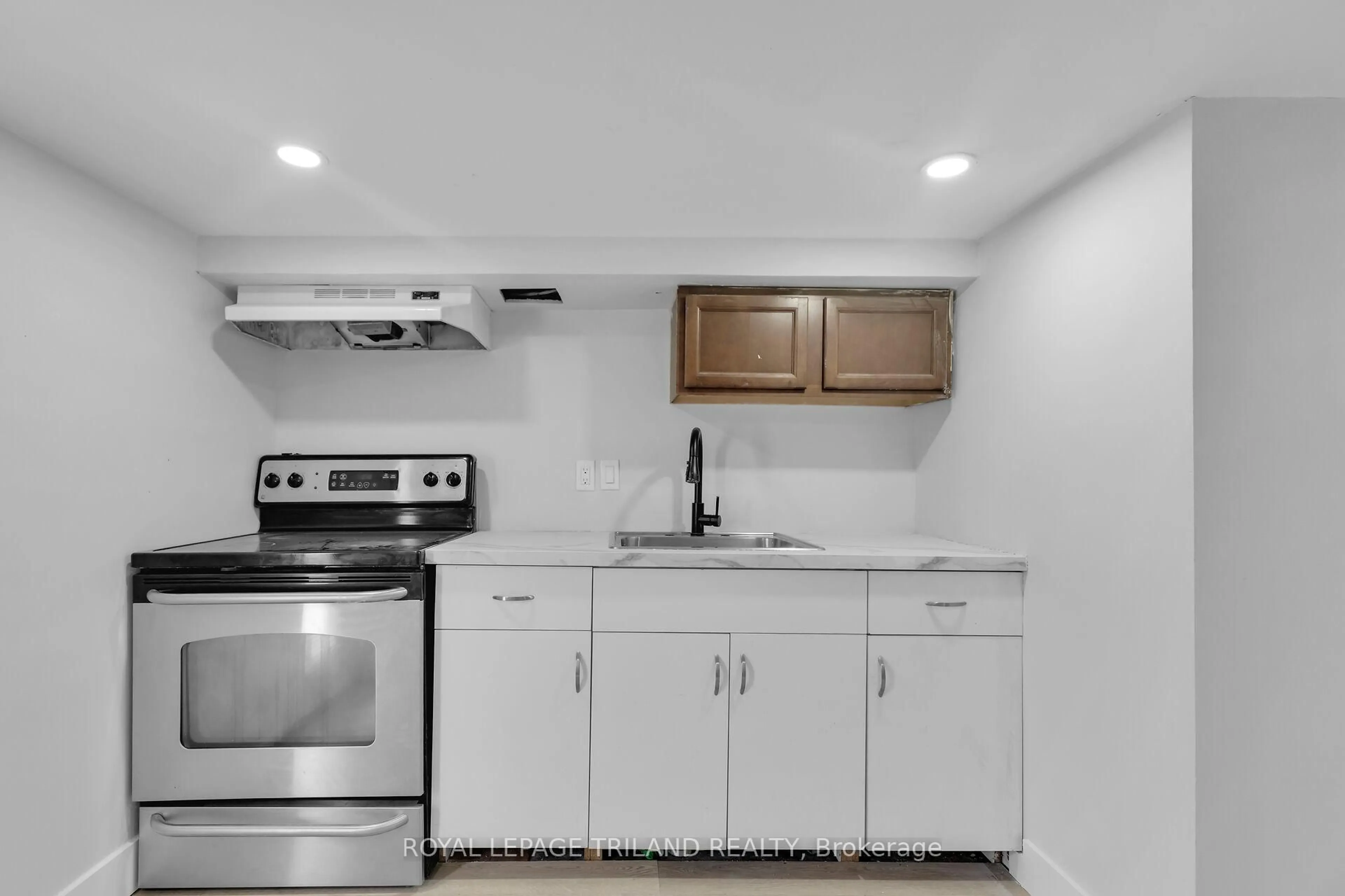 Standard kitchen, unknown for 94 Stanley St, London South Ontario N6C 1B1