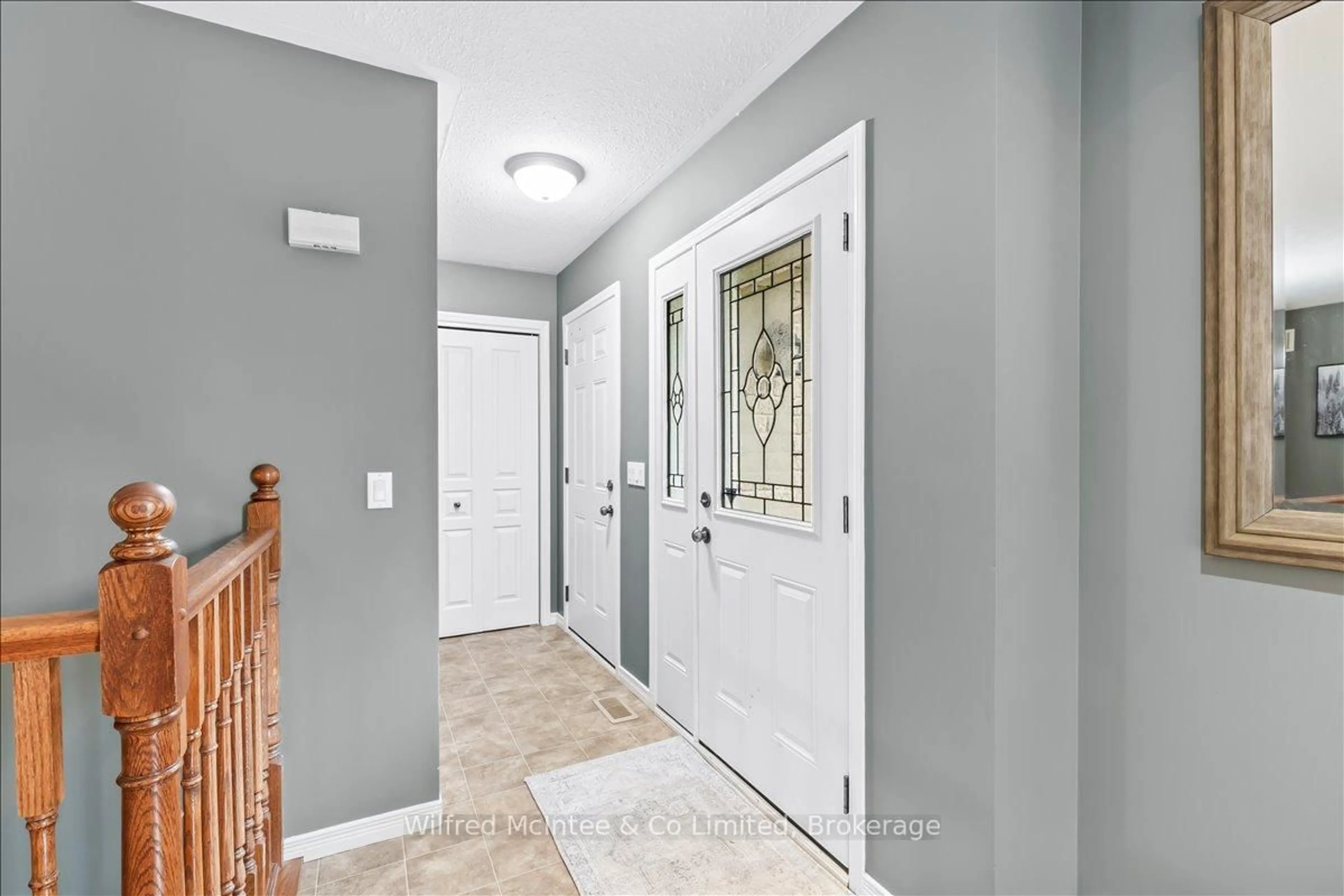 Indoor entryway for 9 Malcolm St, Huron-Kinloss Ontario N0G 2R0