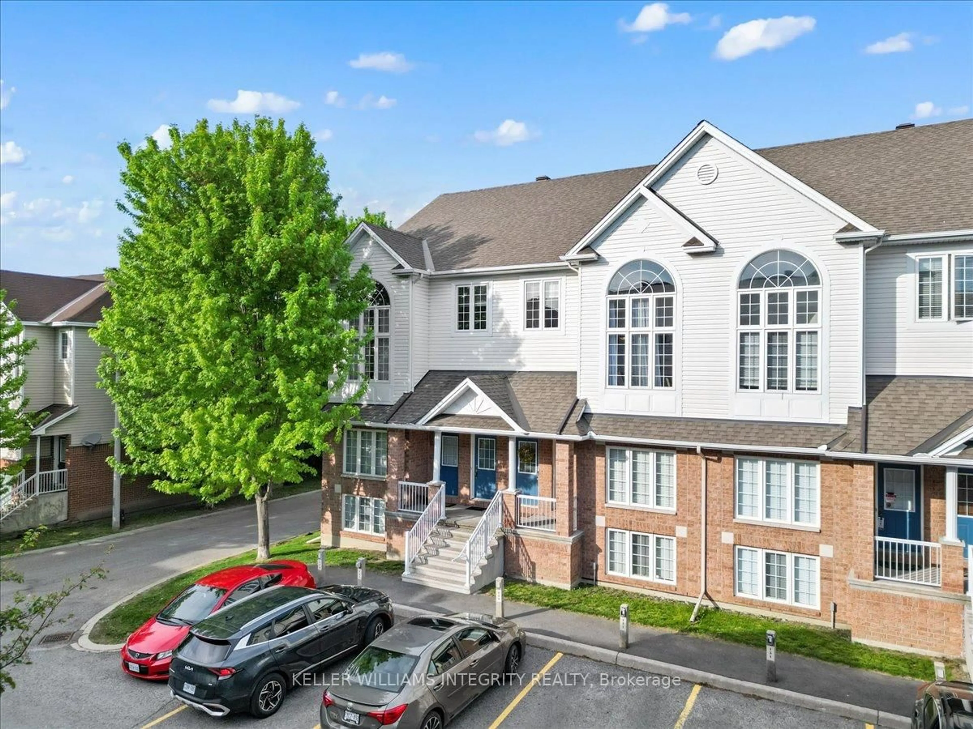 A pic from outside/outdoor area/front of a property/back of a property/a pic from drone, unknown for 129 Wharhol Private #32, Ottawa Ontario K2H 1G7
