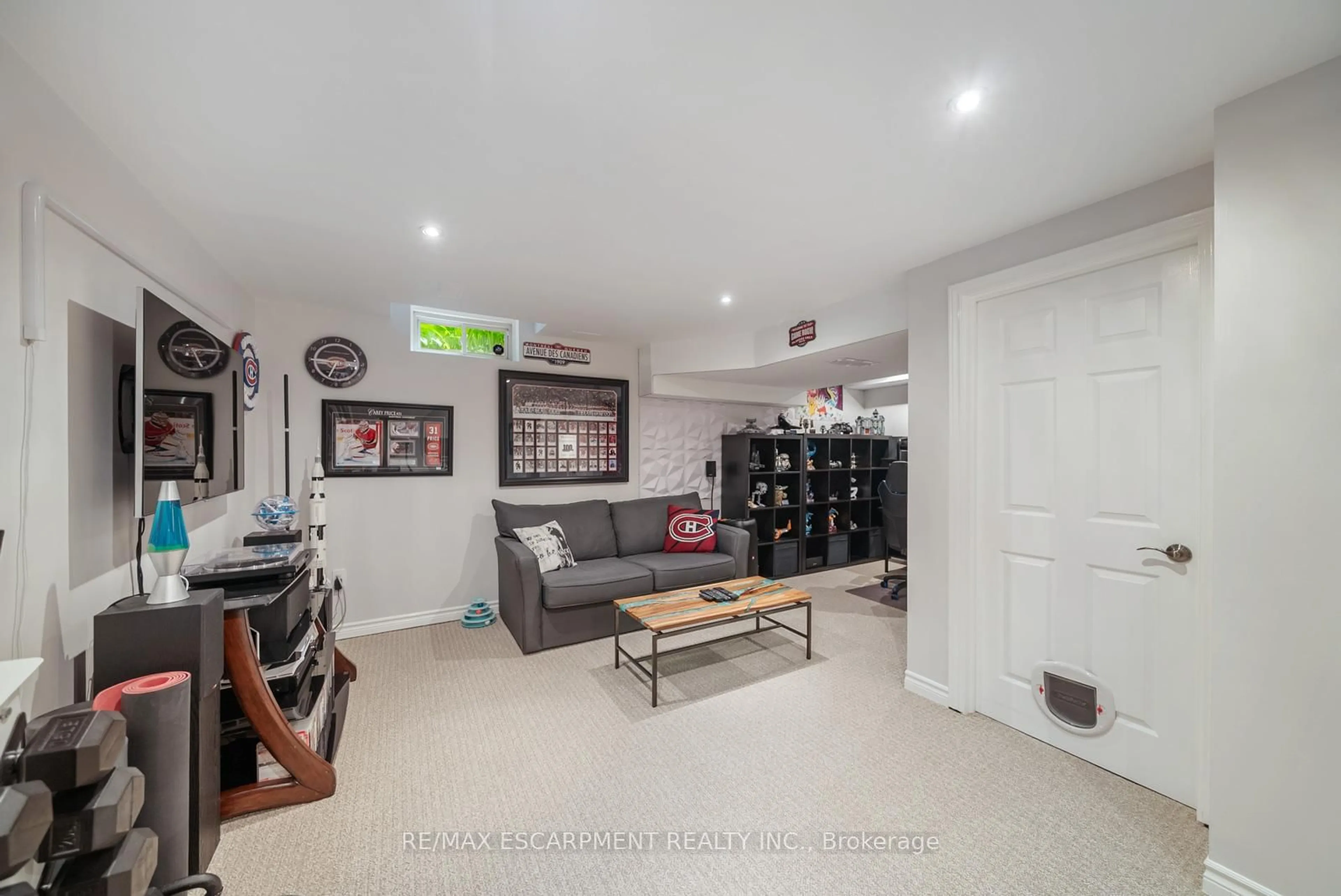 Unknown for 16 OLIVIA Pl, Hamilton Ontario L9K 1R3