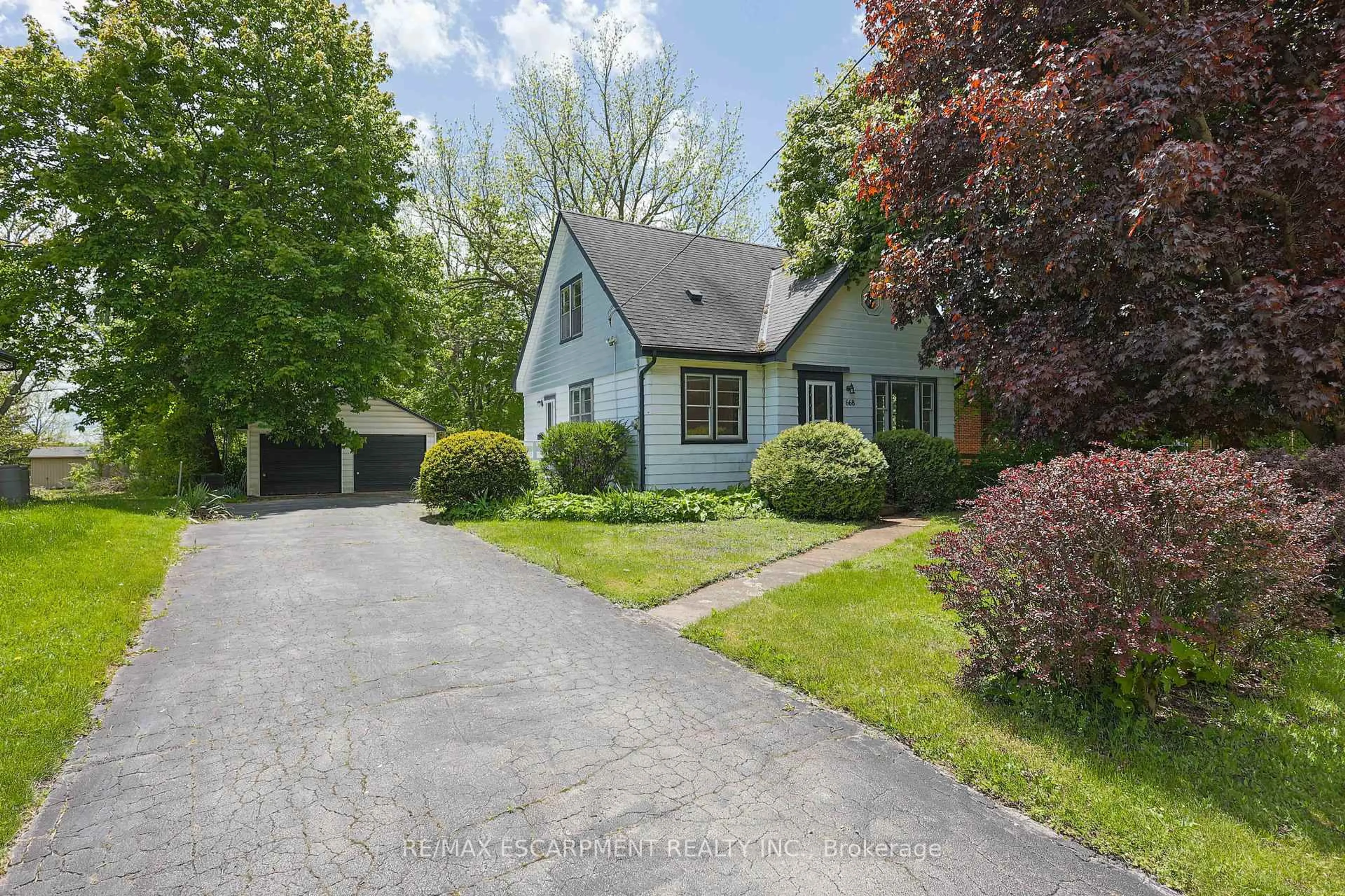 Unknown for 668 Harvester Rd, Hamilton Ontario L9H 5K4