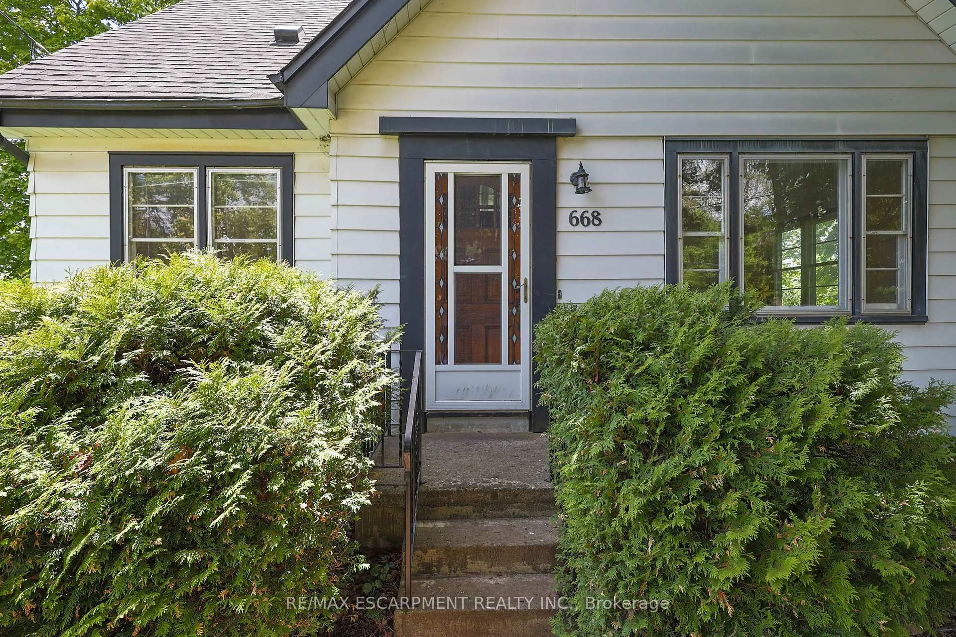 Unknown for 668 Harvest Rd, Hamilton Ontario L9H 5K4