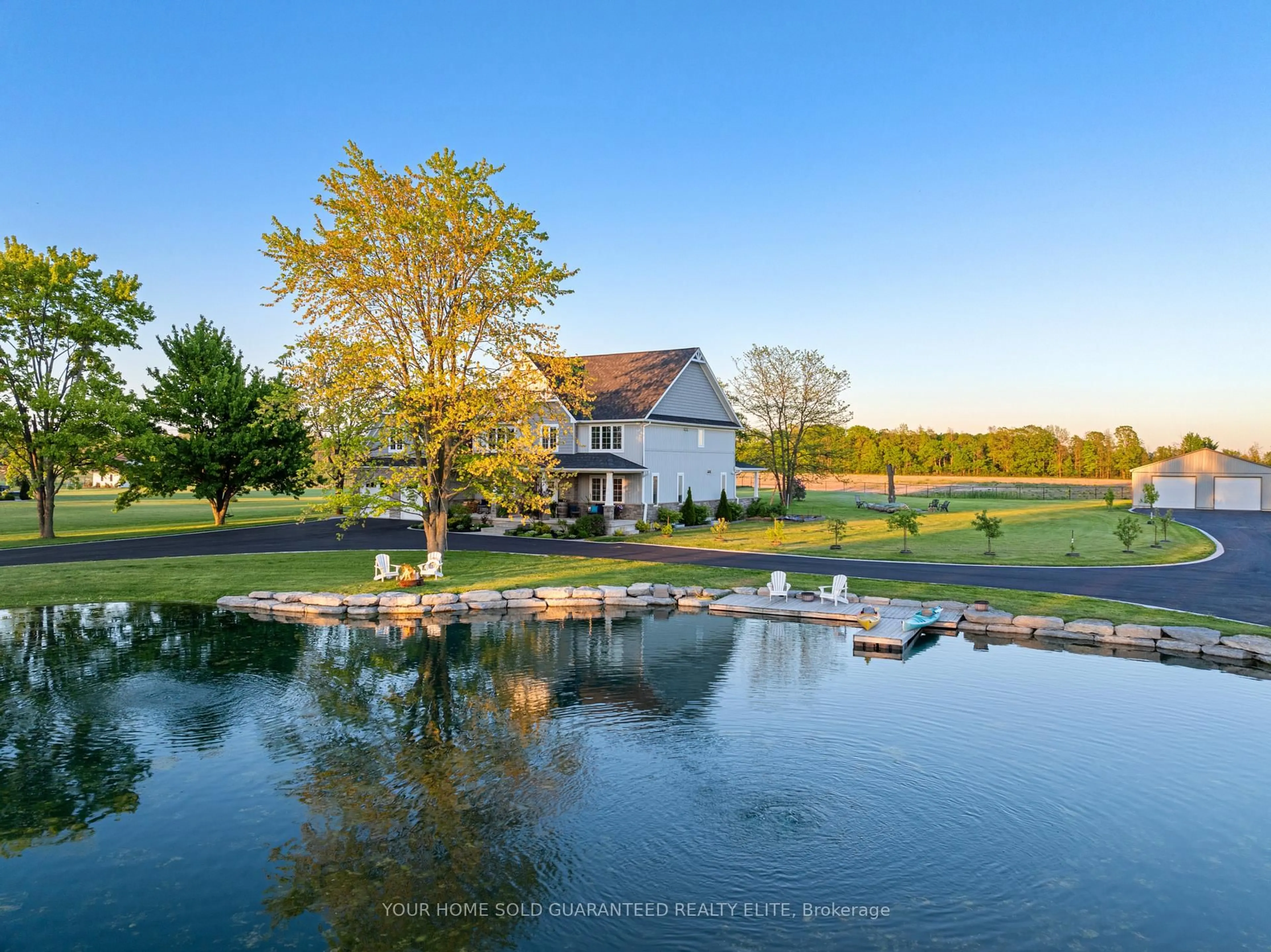 A pic from outside/outdoor area/front of a property/back of a property/a pic from drone, water/lake/river/ocean view for 271 Mountain Rd, Grimsby Ontario L3M 4E7