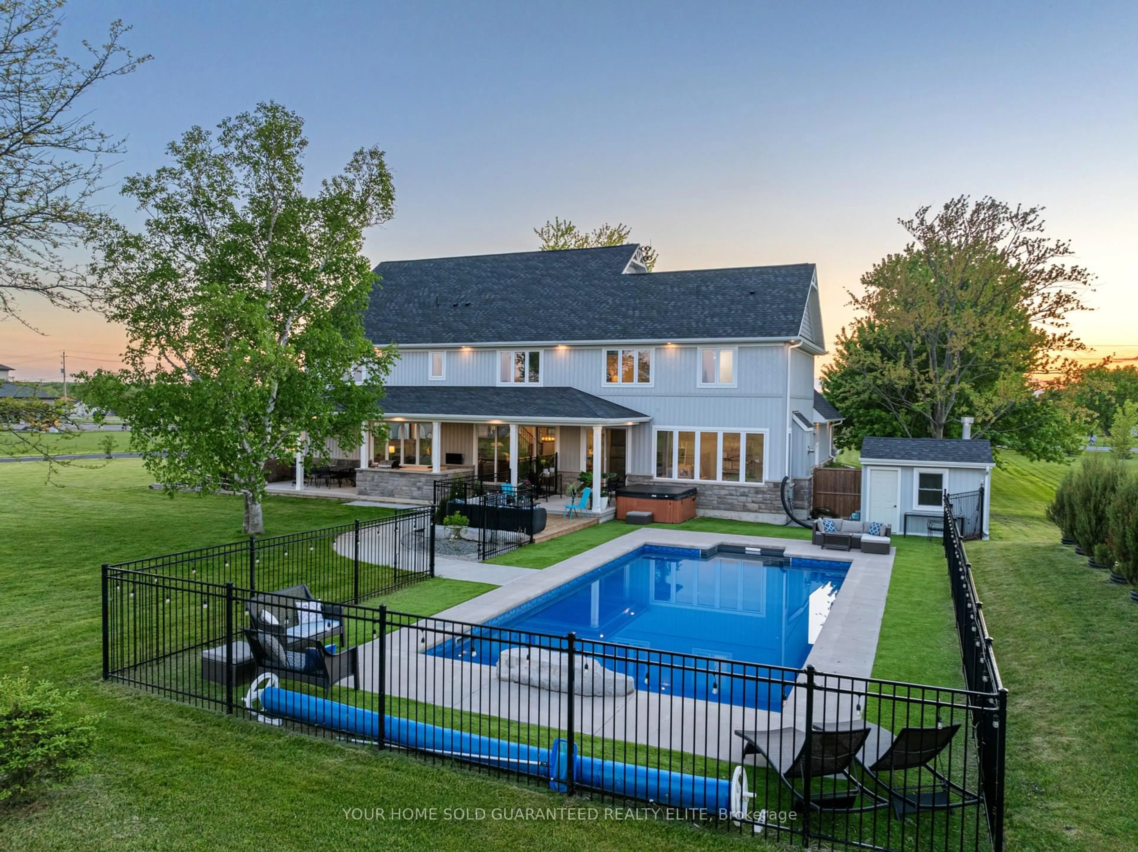 A pic from outside/outdoor area/front of a property/back of a property/a pic from drone, unknown for 271 Mountain Rd, Grimsby Ontario L3M 4E7