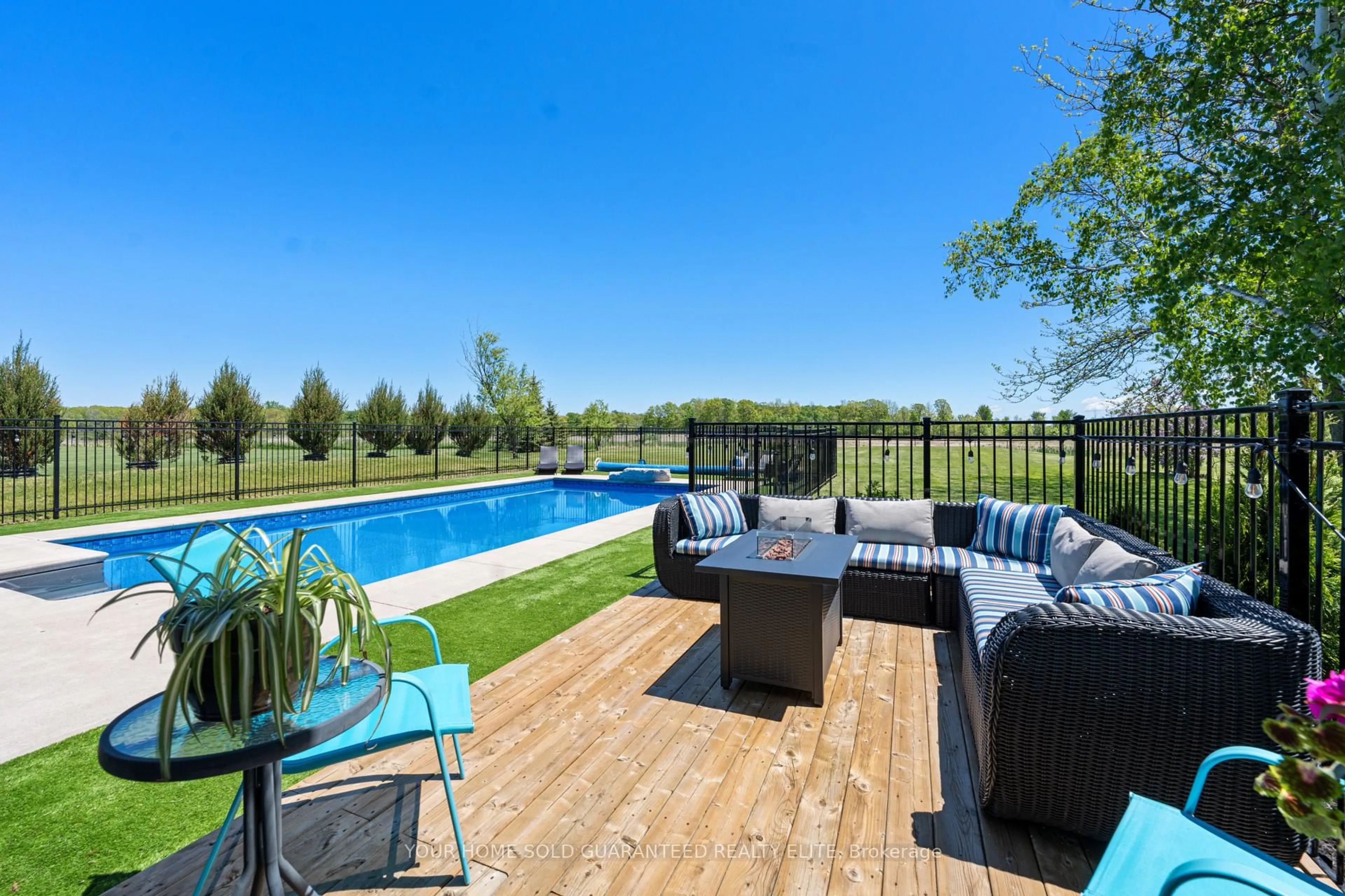 Patio, water/lake/river/ocean view for 271 Mountain Rd, Grimsby Ontario L3M 4E7
