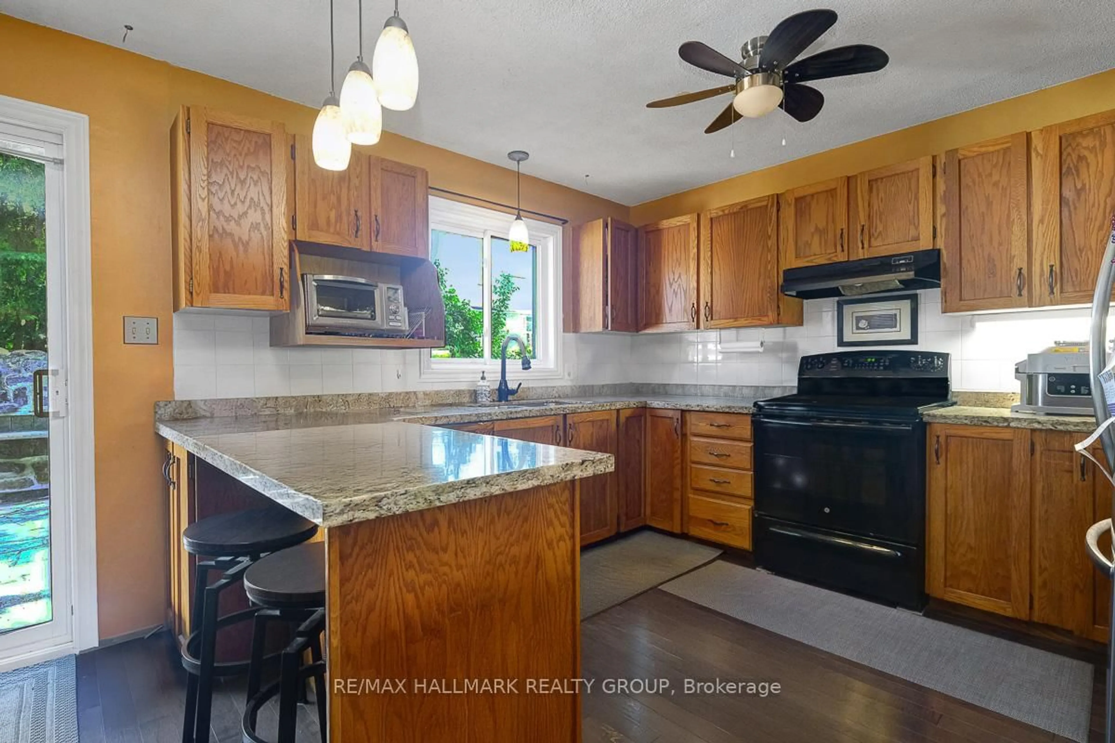 Open concept kitchen, ceramic/tile floor for 6403 Viseneau Dr, Orleans Ontario K1C 5E7
