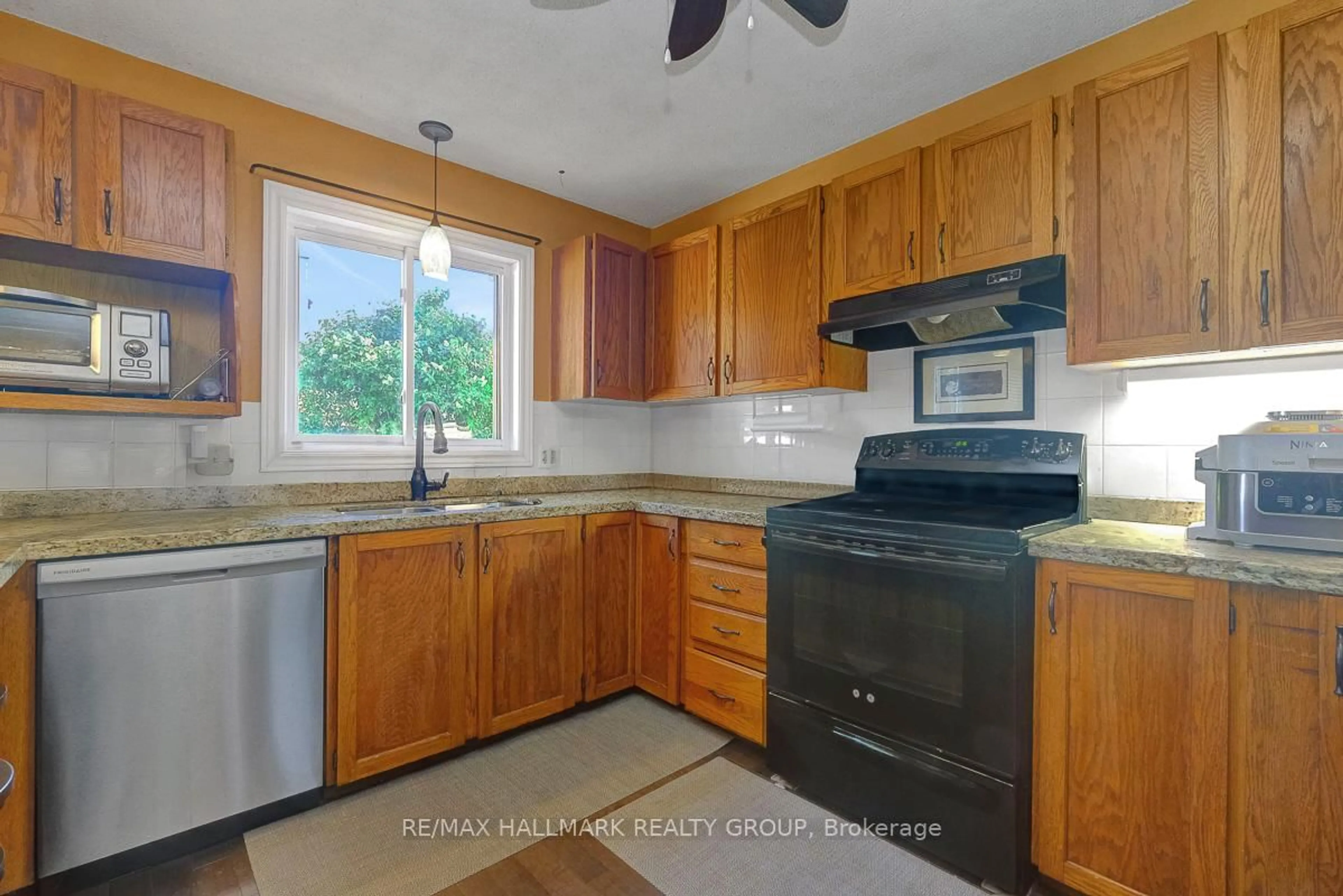 Standard kitchen, unknown for 6403 Viseneau Dr, Orleans Ontario K1C 5E7