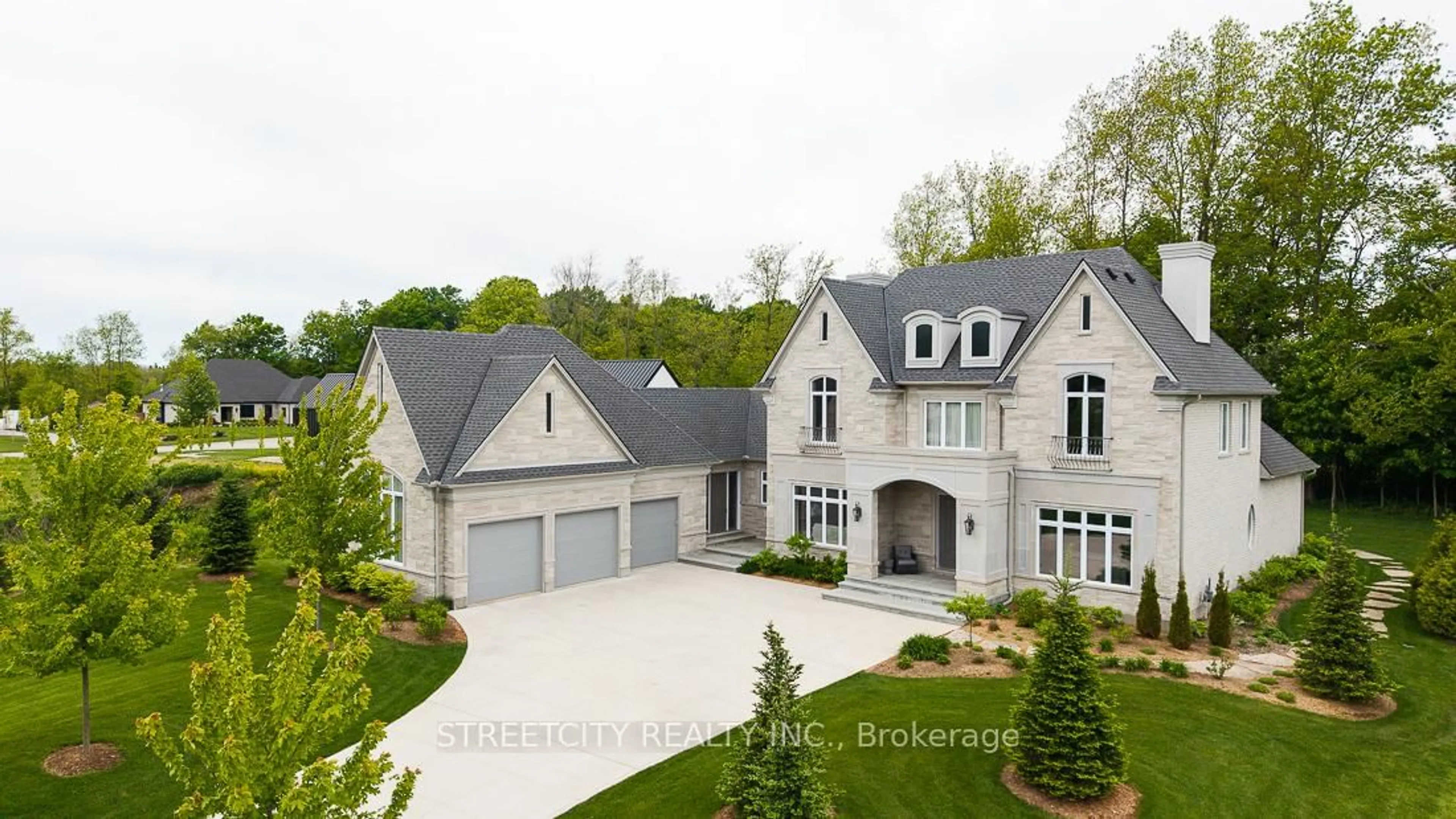 A pic from outside/outdoor area/front of a property/back of a property/a pic from drone, street for 3845 Deer Tr, London South Ontario N6P 1E6