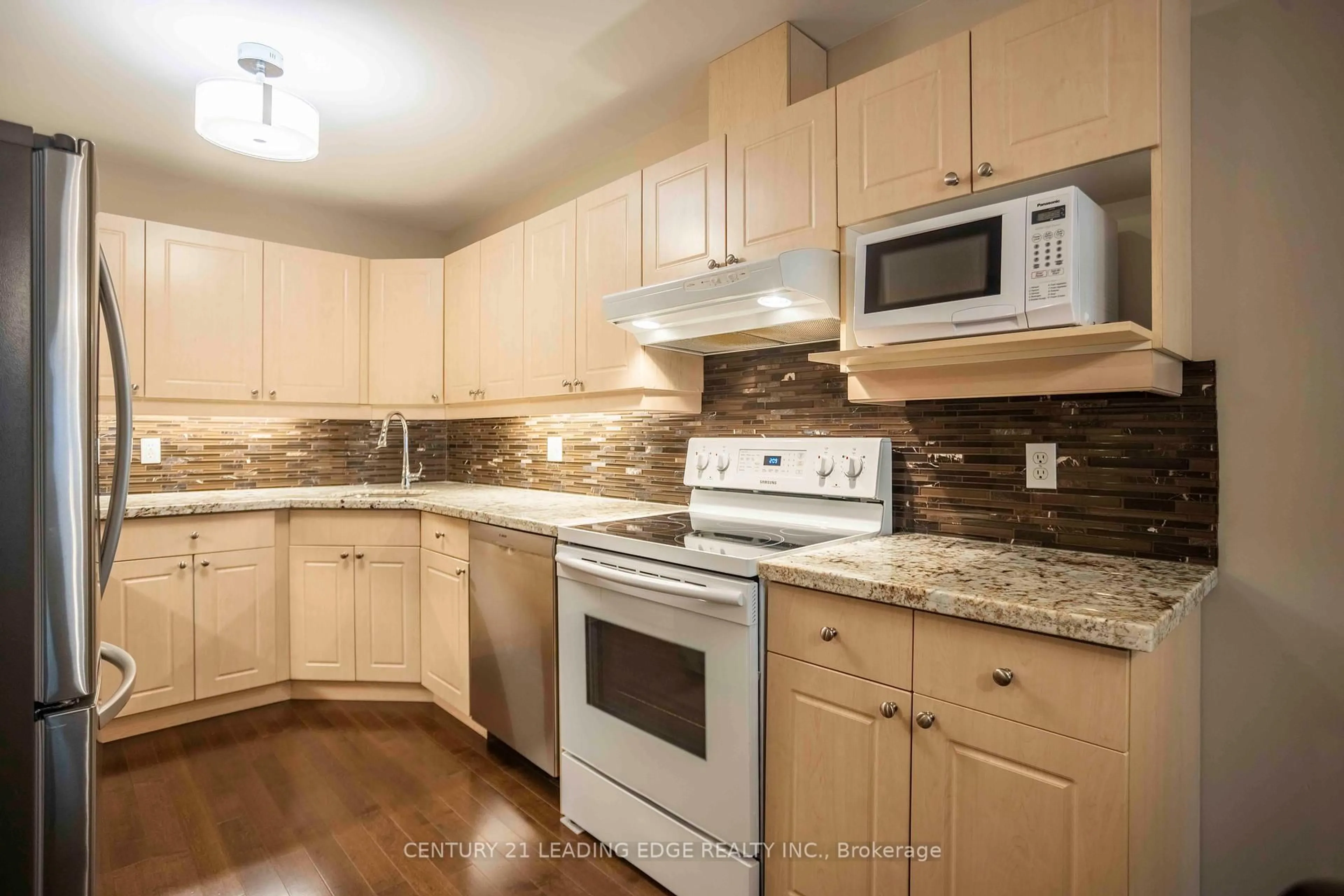 Standard kitchen, unknown for 360 Erbsville Rd #44, Waterloo Ontario N2T 2W2