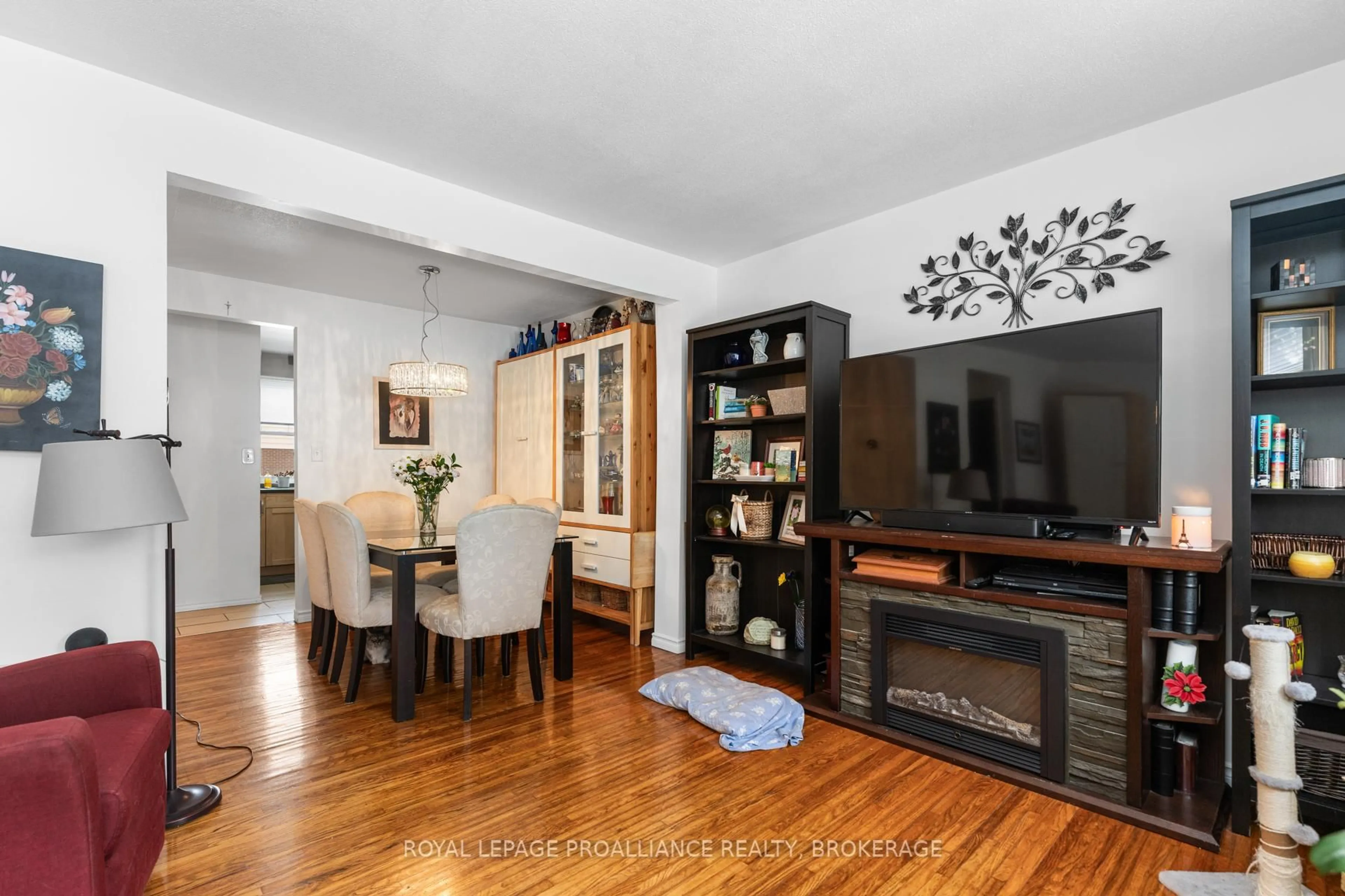 Living room with furniture, wood/laminate floor for 126 Notch Hill Rd #3, Kingston Ontario K7M 2X1