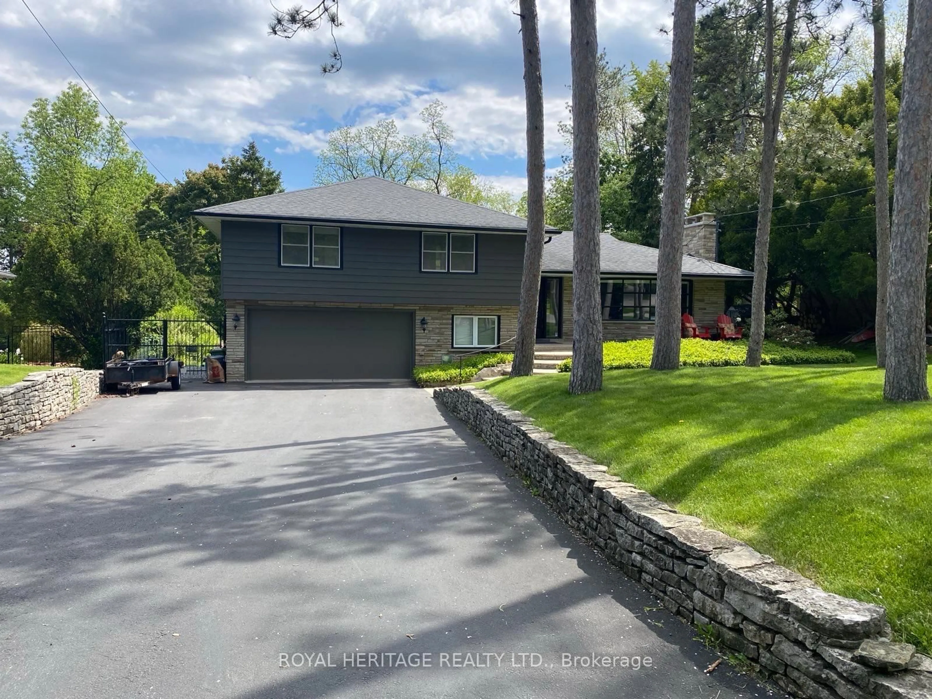 A pic from outside/outdoor area/front of a property/back of a property/a pic from drone, street for 63 Cait Crt, Hamilton Ontario L5G 1M3