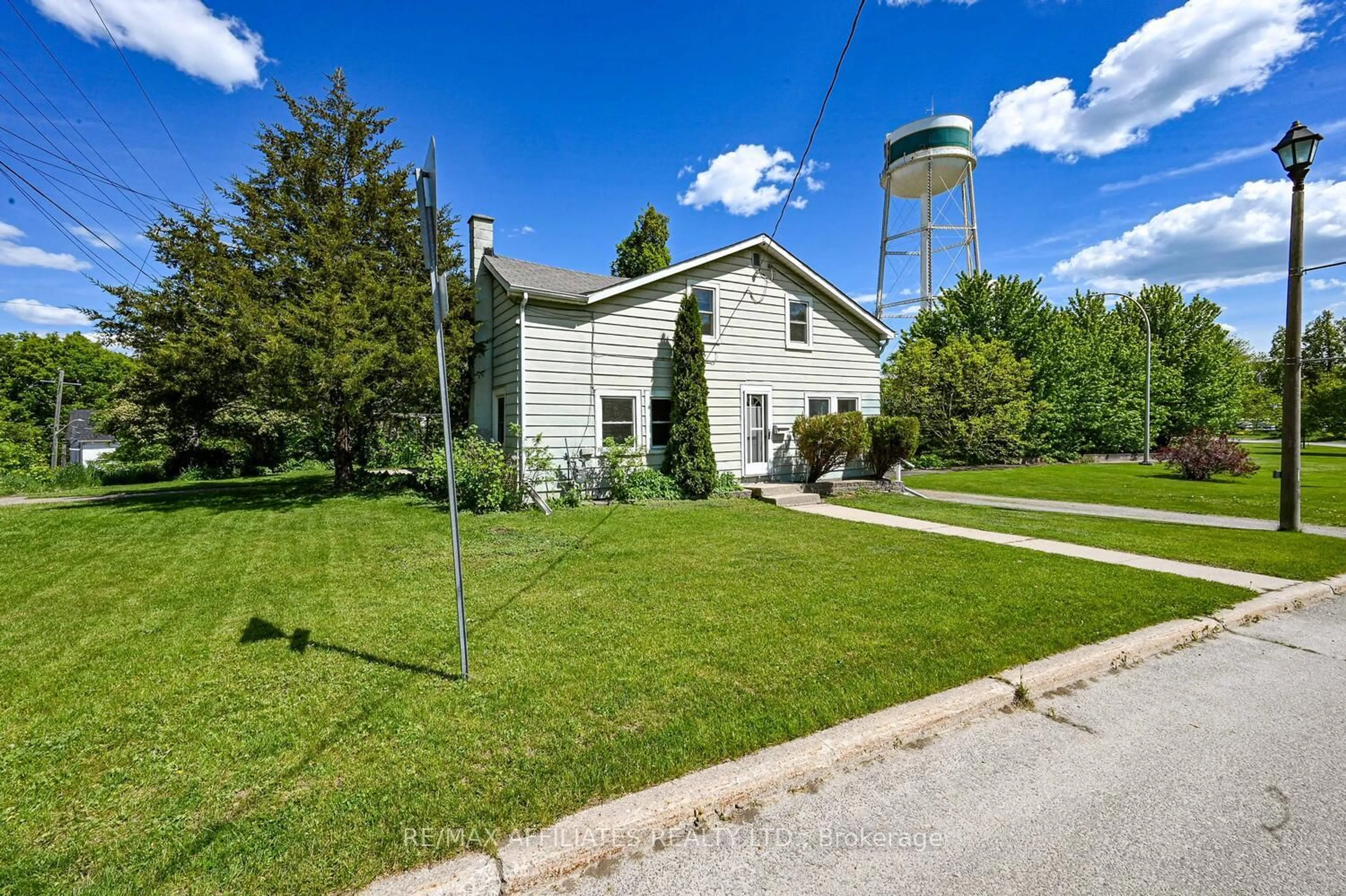 A pic from outside/outdoor area/front of a property/back of a property/a pic from drone, street for 5 Strathcona St, Smiths Falls Ontario K7A 1V6