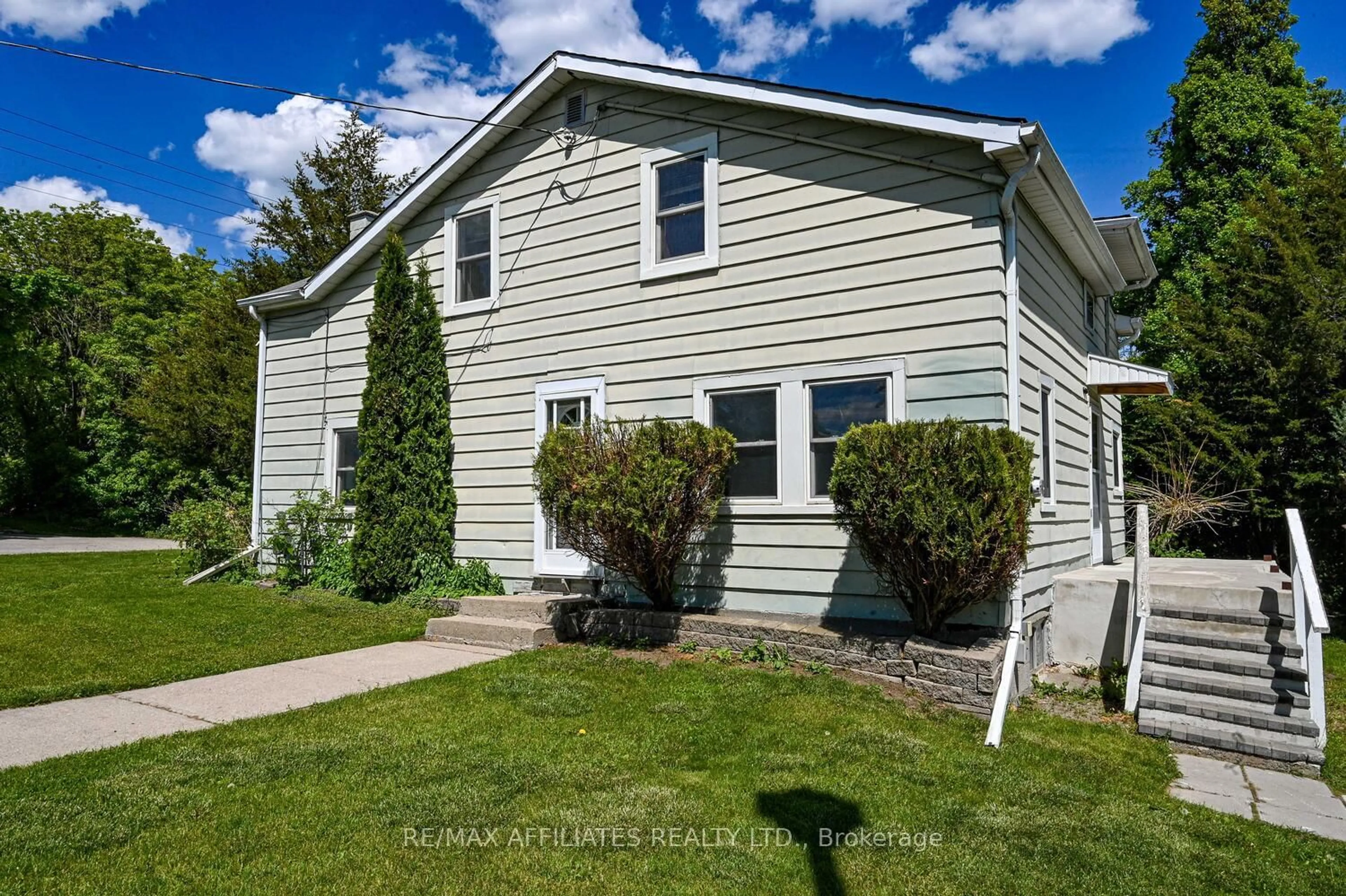 Home with vinyl exterior material, street for 5 Strathcona St, Smiths Falls Ontario K7A 1V6