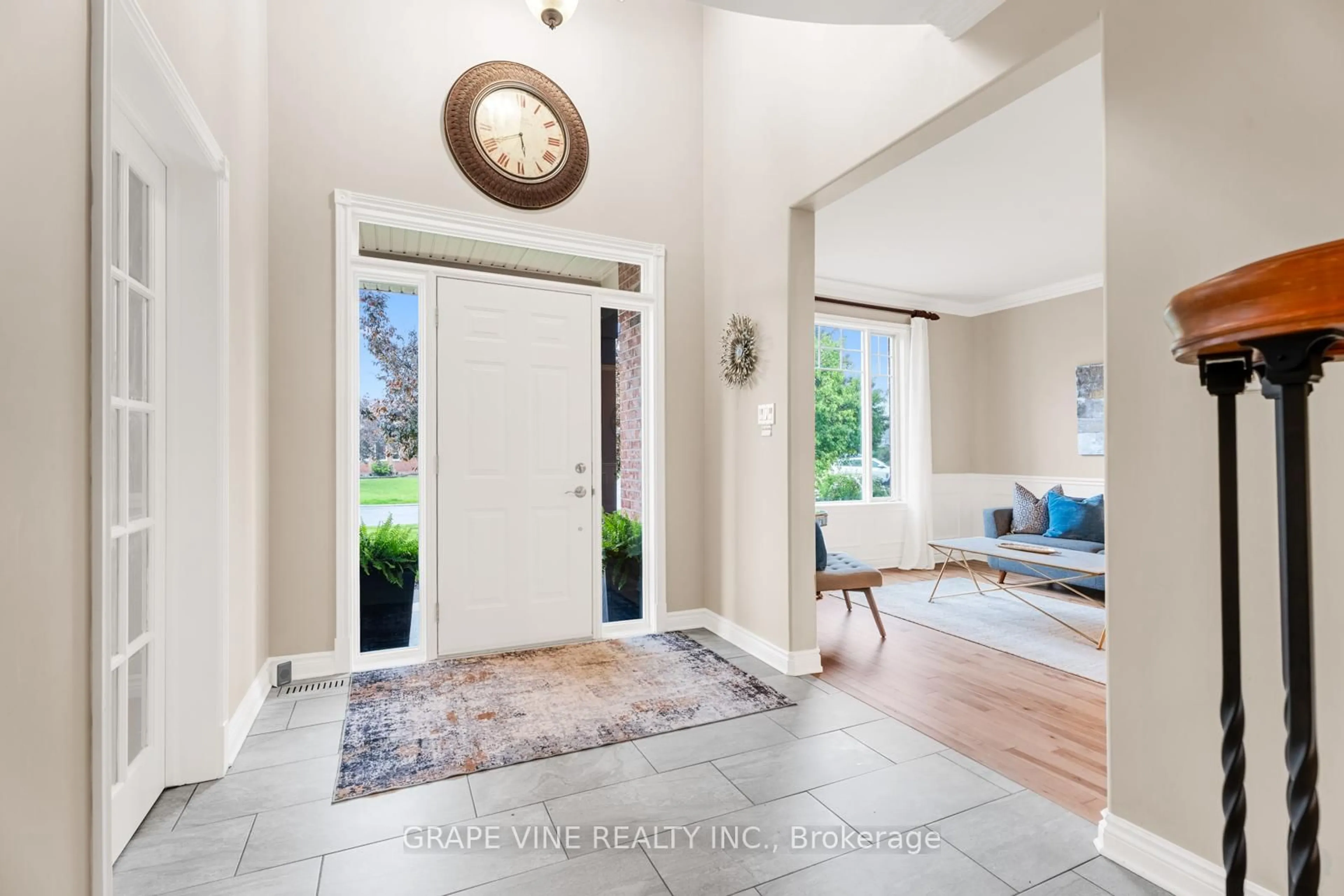Indoor entryway for 48 Cinnabar Way, Ottawa Ontario K2S 1Y6