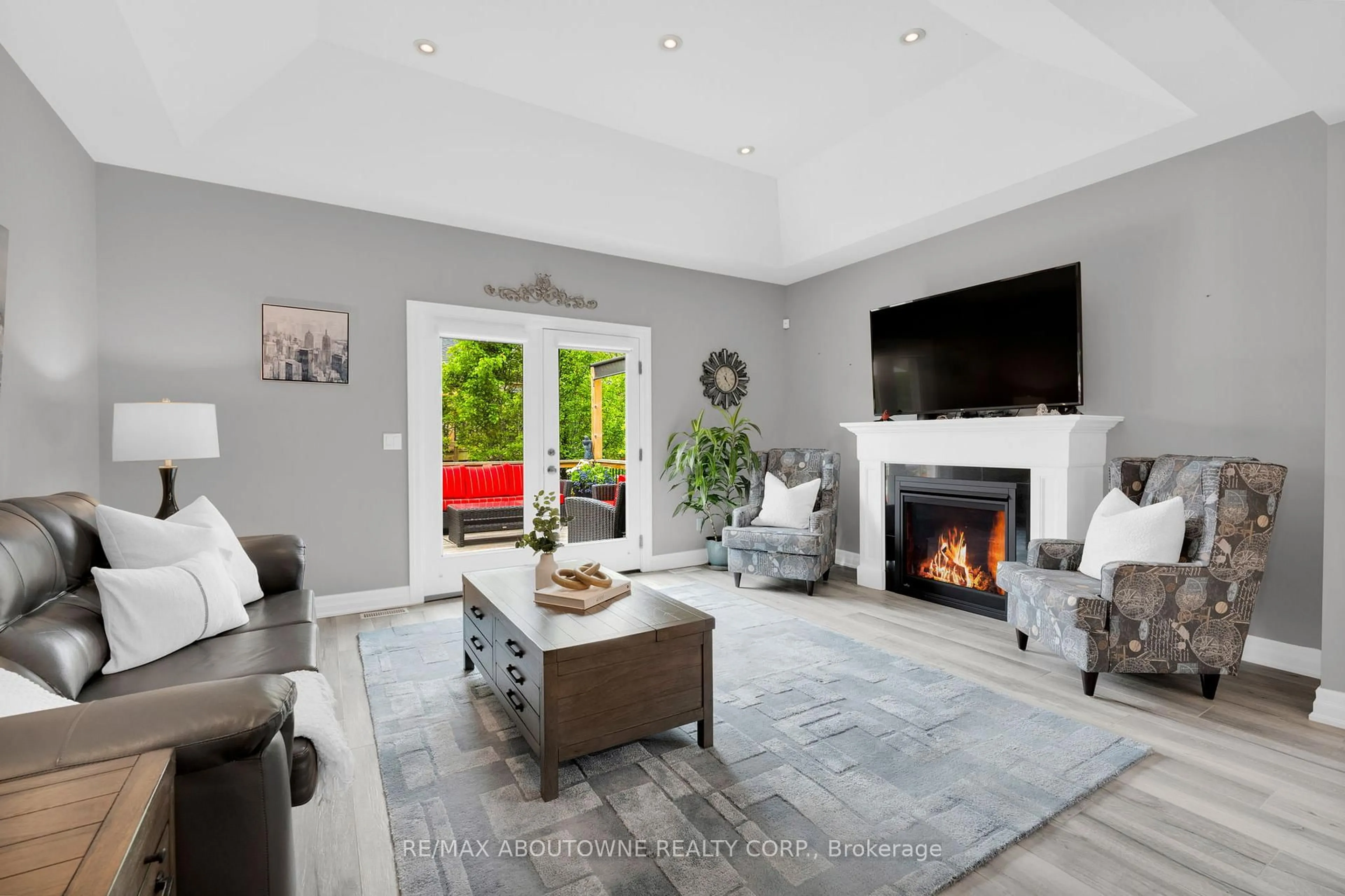 Living room with furniture, unknown for 39 Berwick Tr, Welland Ontario L3B 0C8