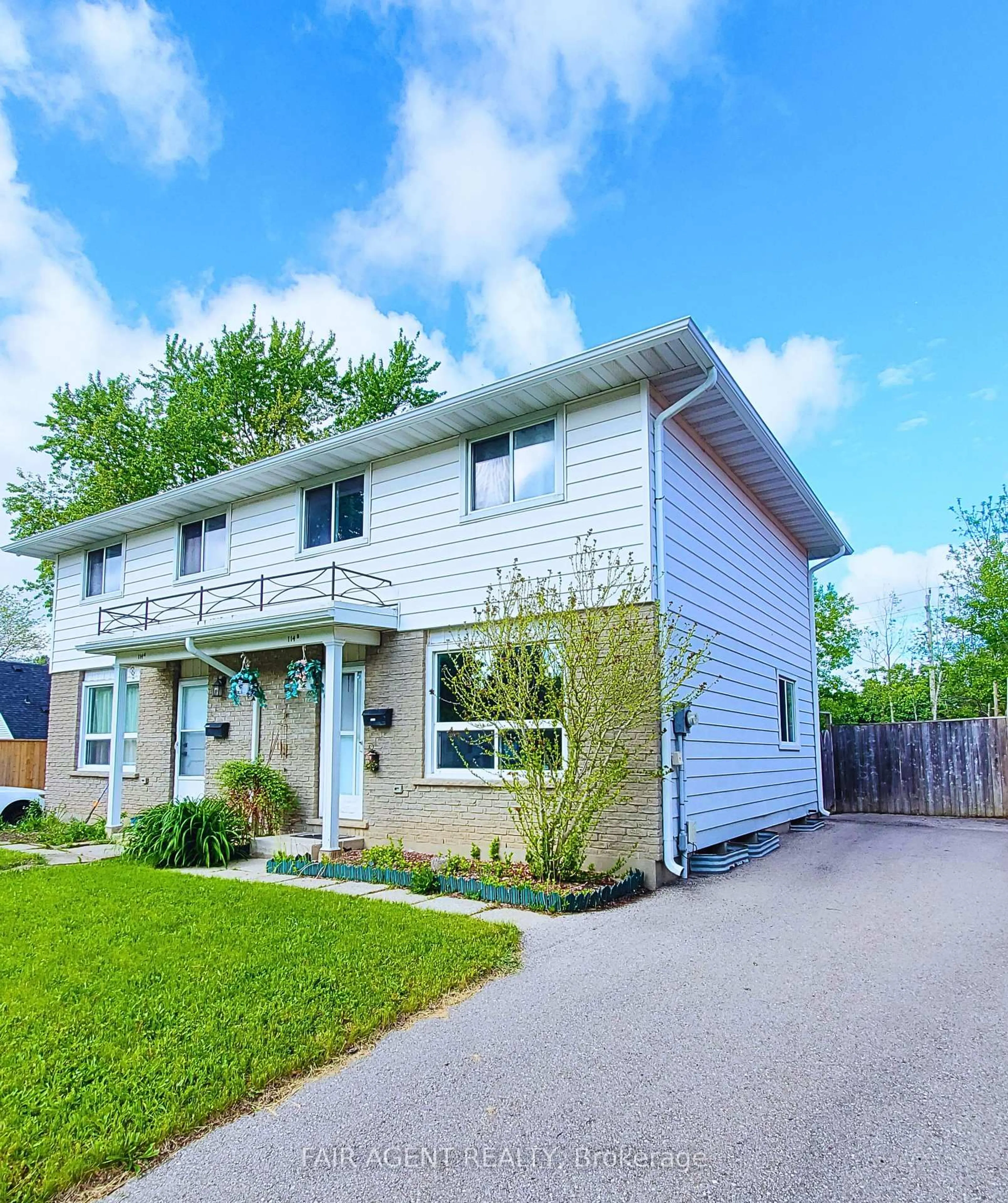 Home with vinyl exterior material, street for 114 Lillian Dr #Unit B, Waterloo Ontario N2J 4J9