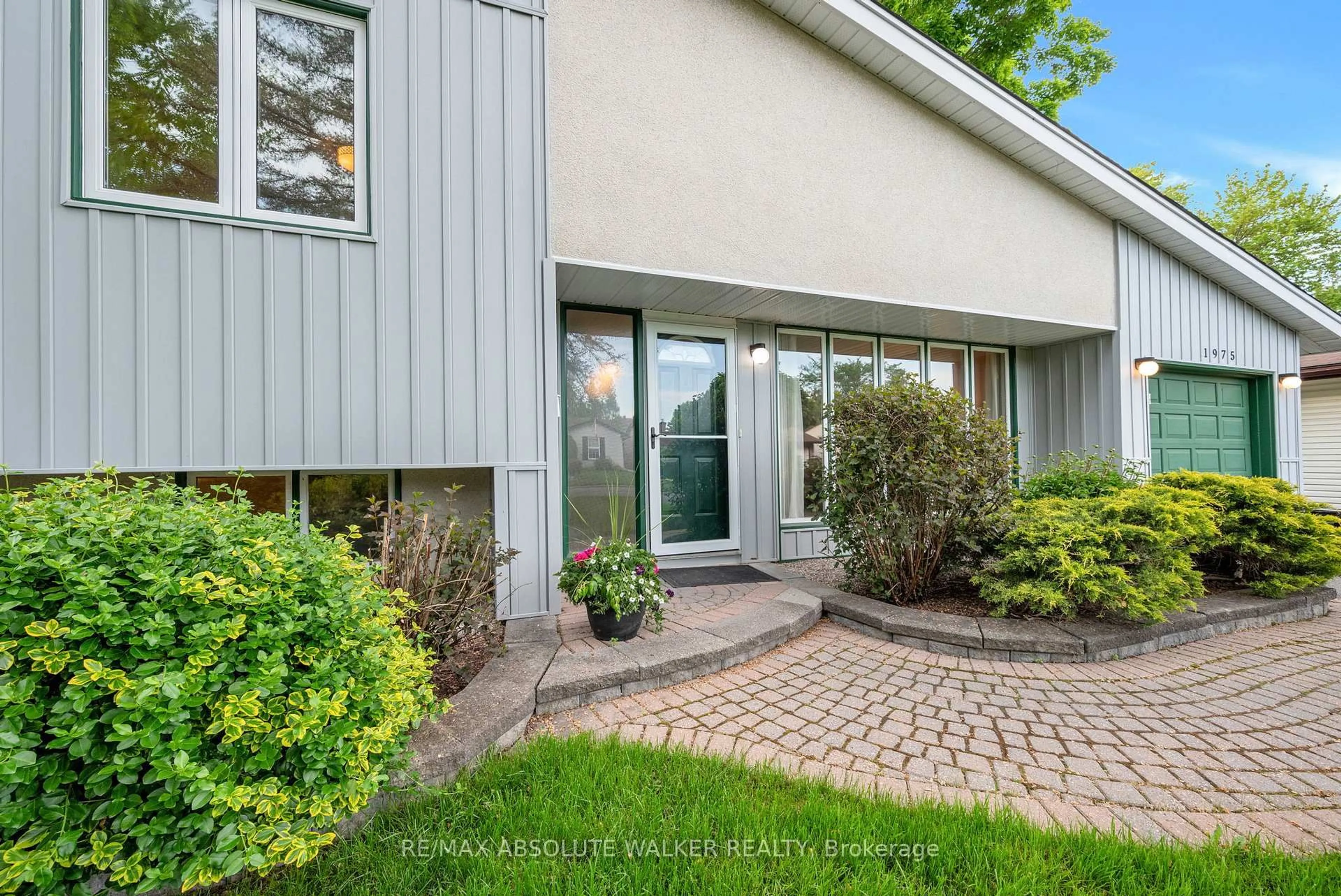 Unknown for 1975 Oakdean Cres, Ottawa Ontario K1J 6H6