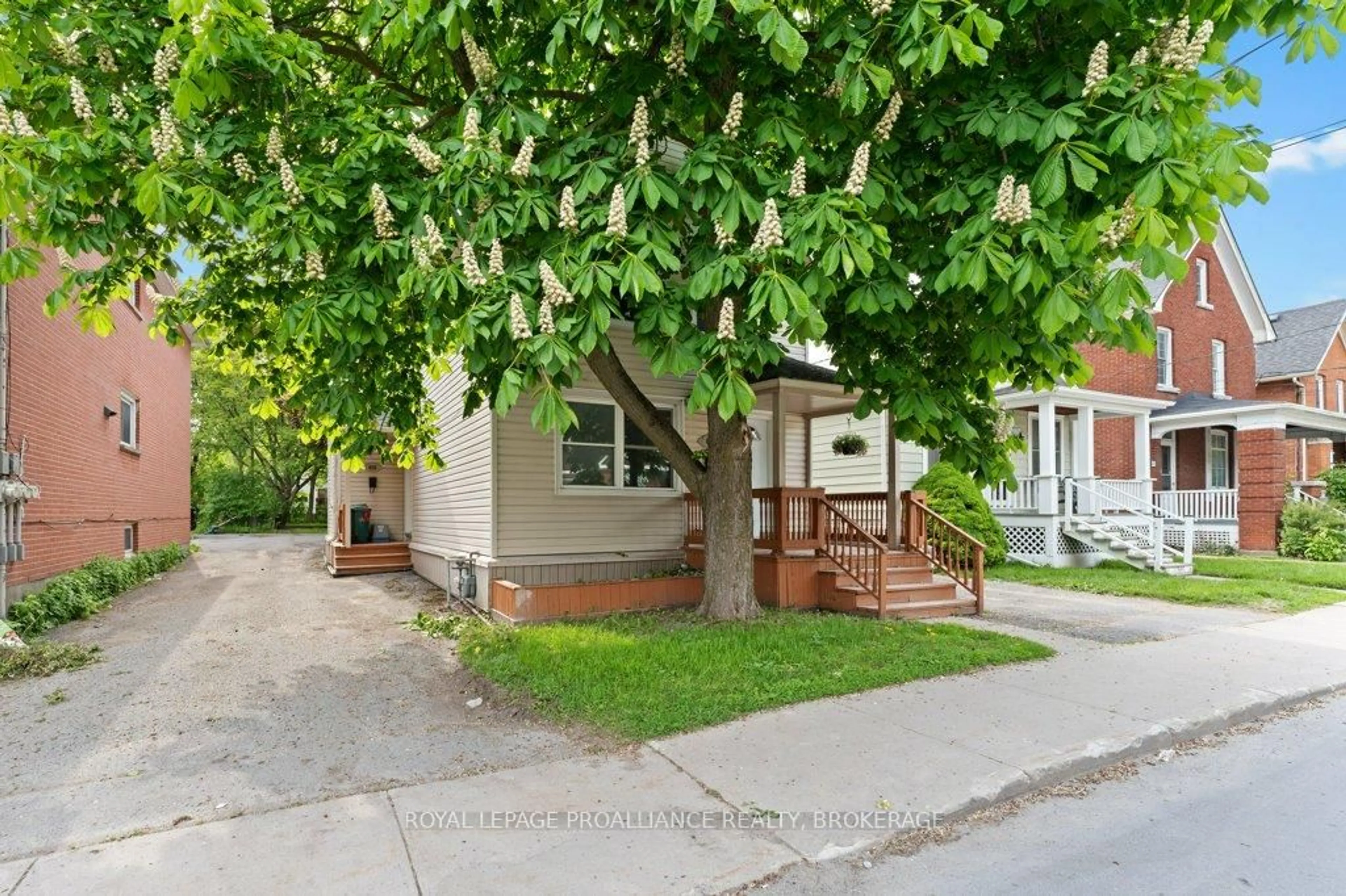 Unknown for 468-470 Victoria St, Kingston Ontario K7L 3Z7