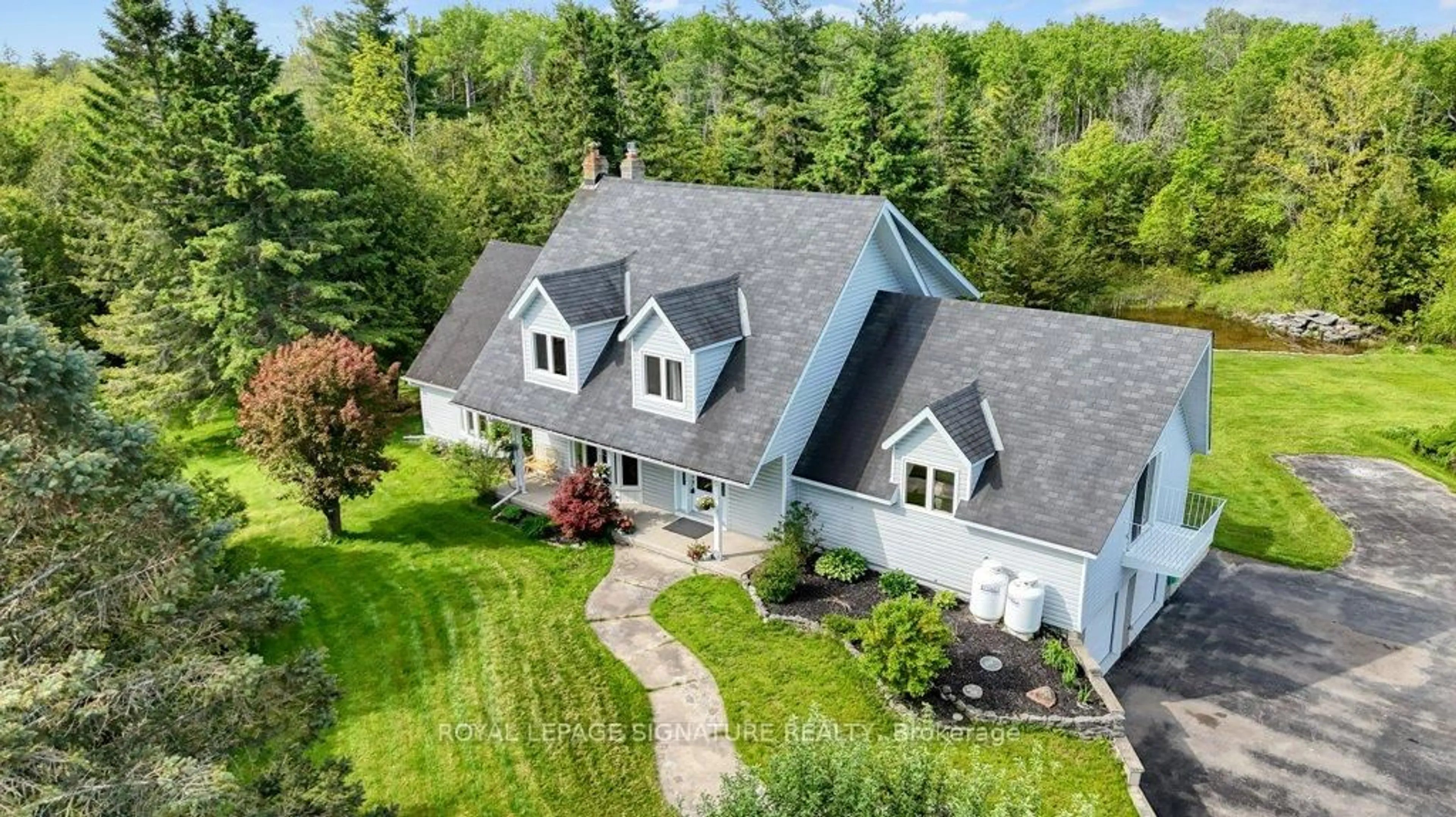 A pic from outside/outdoor area/front of a property/back of a property/a pic from drone, street for 846 Fairbanks St, Loyalist Ontario K7P 0K6