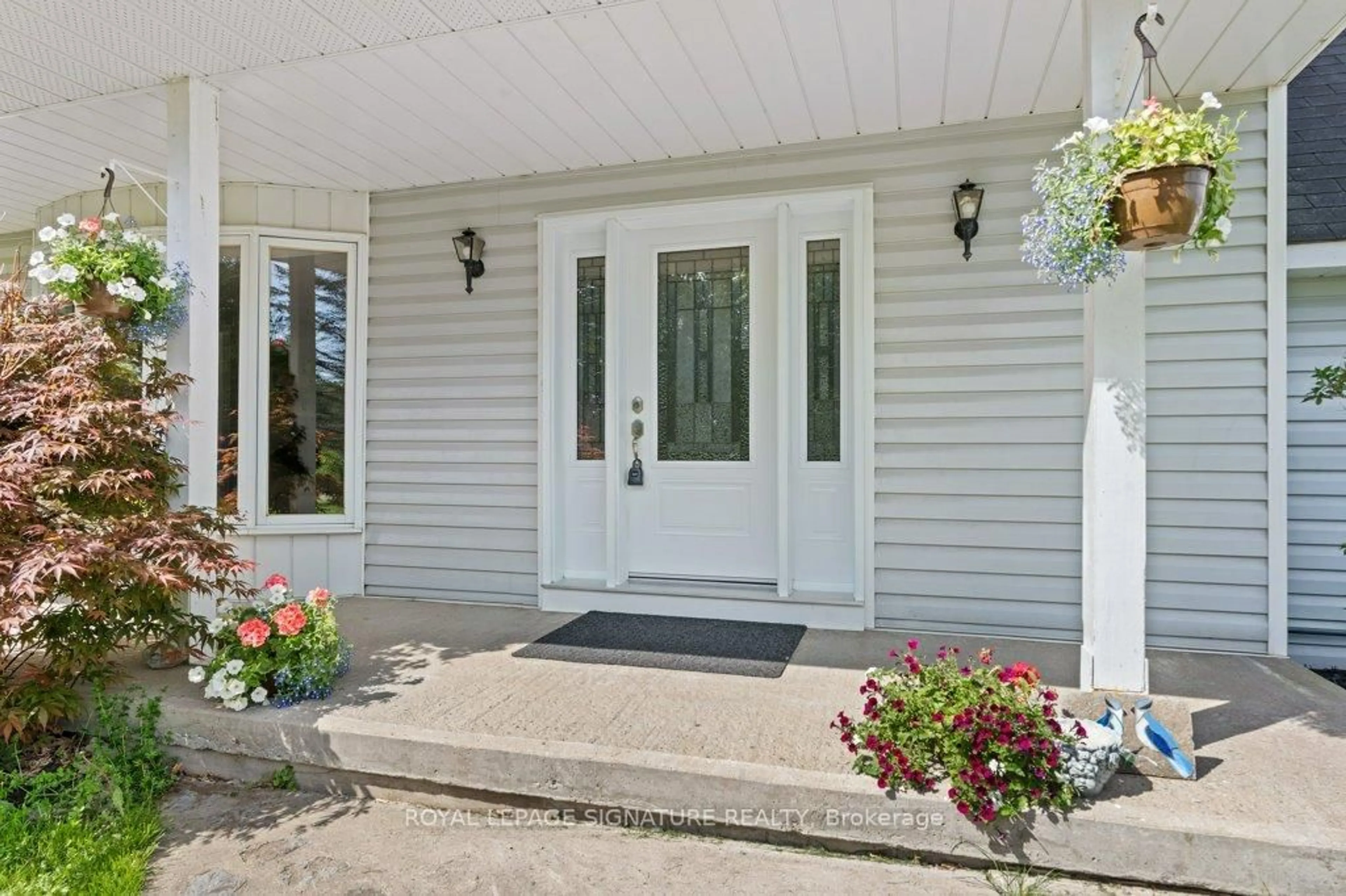 Indoor entryway for 846 Fairbanks St, Loyalist Ontario K7P 0K6