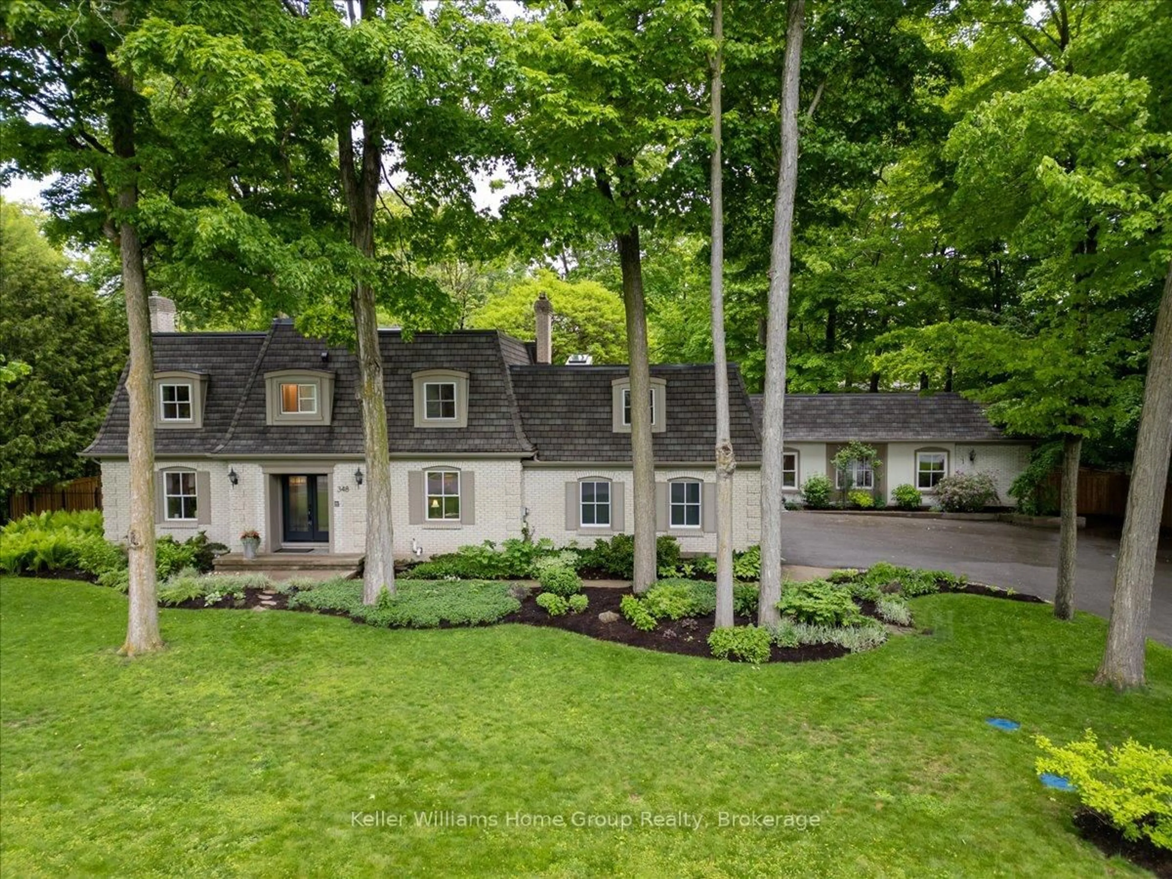A pic from outside/outdoor area/front of a property/back of a property/a pic from drone, street for 348 Old Stone Rd, Waterloo Ontario N2K 1Z3