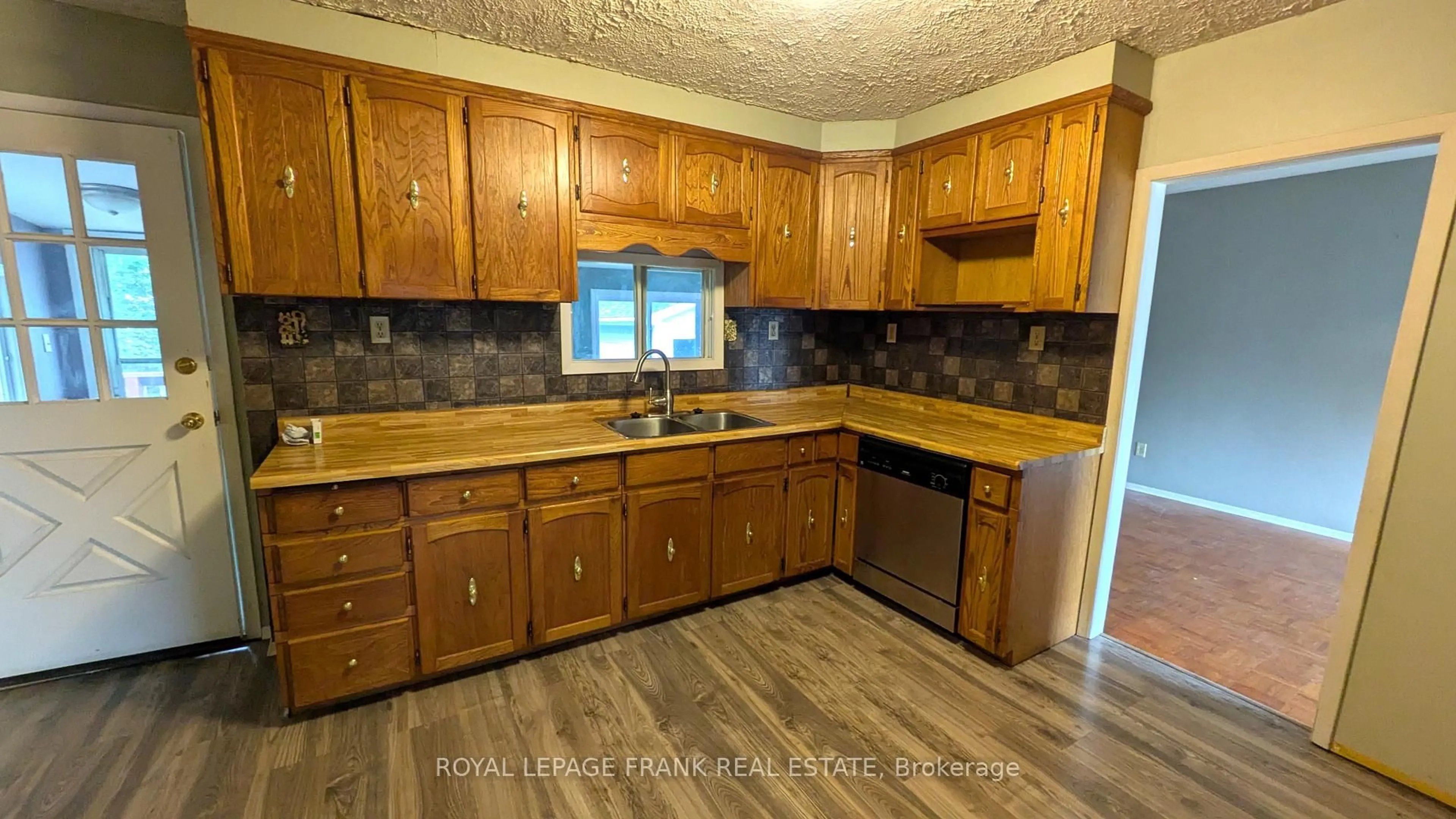 Standard kitchen, unknown for 21 Victoria St, Limoges Ontario K0K 2M0