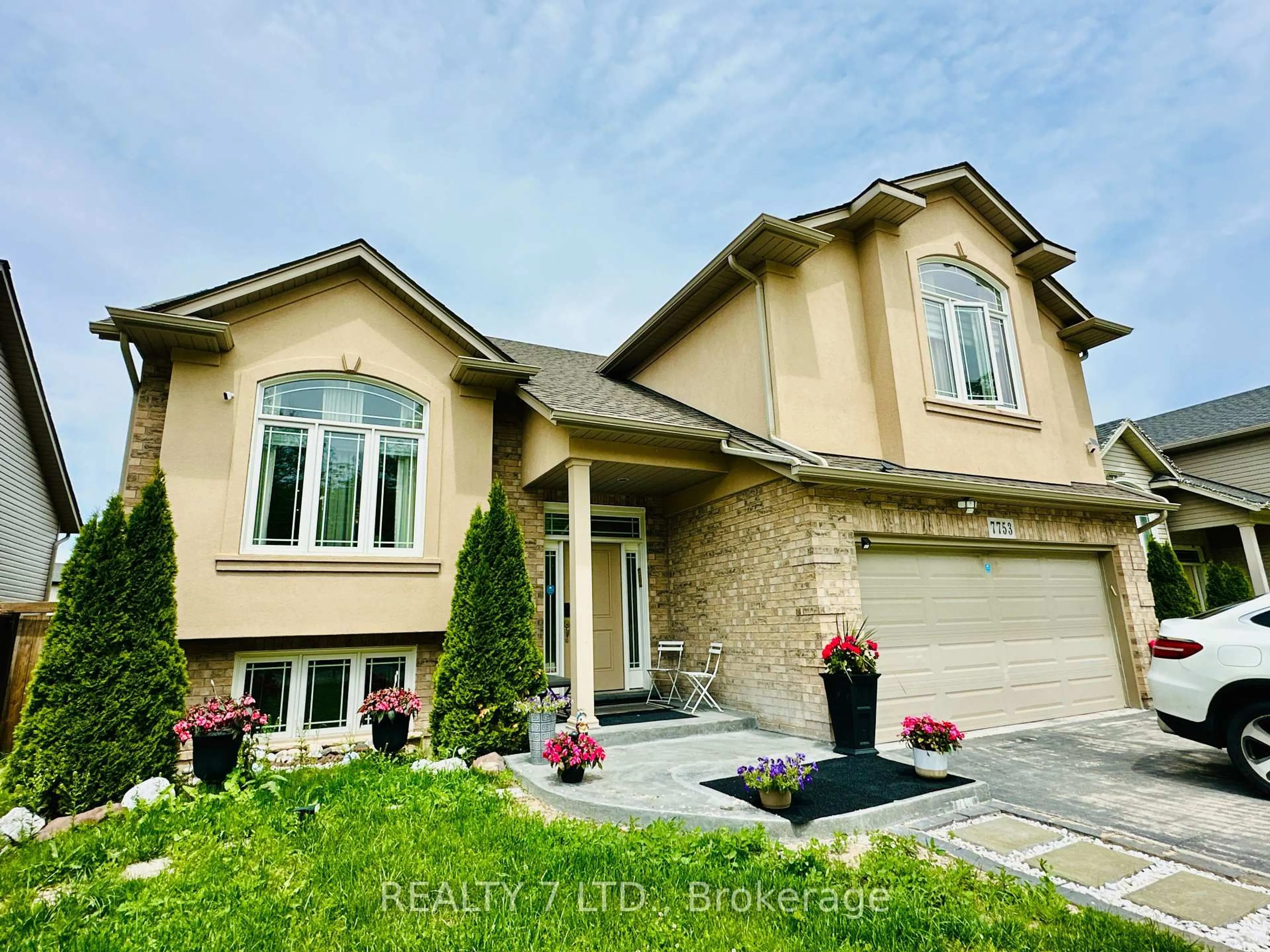 Home with brick exterior material, street for 7753 Oldfield Rd, Niagara Falls Ontario L2G 3J8