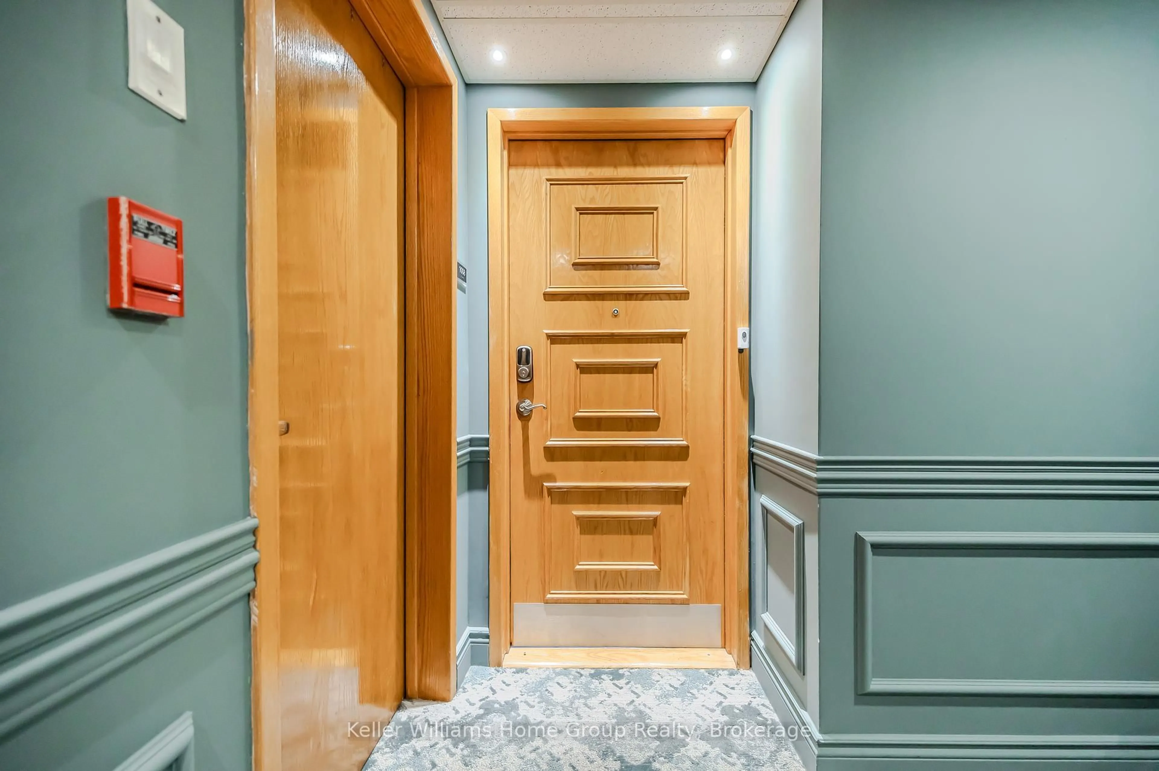 Indoor entryway for 237 King St #1008, Cambridge Ontario N3H 5L2