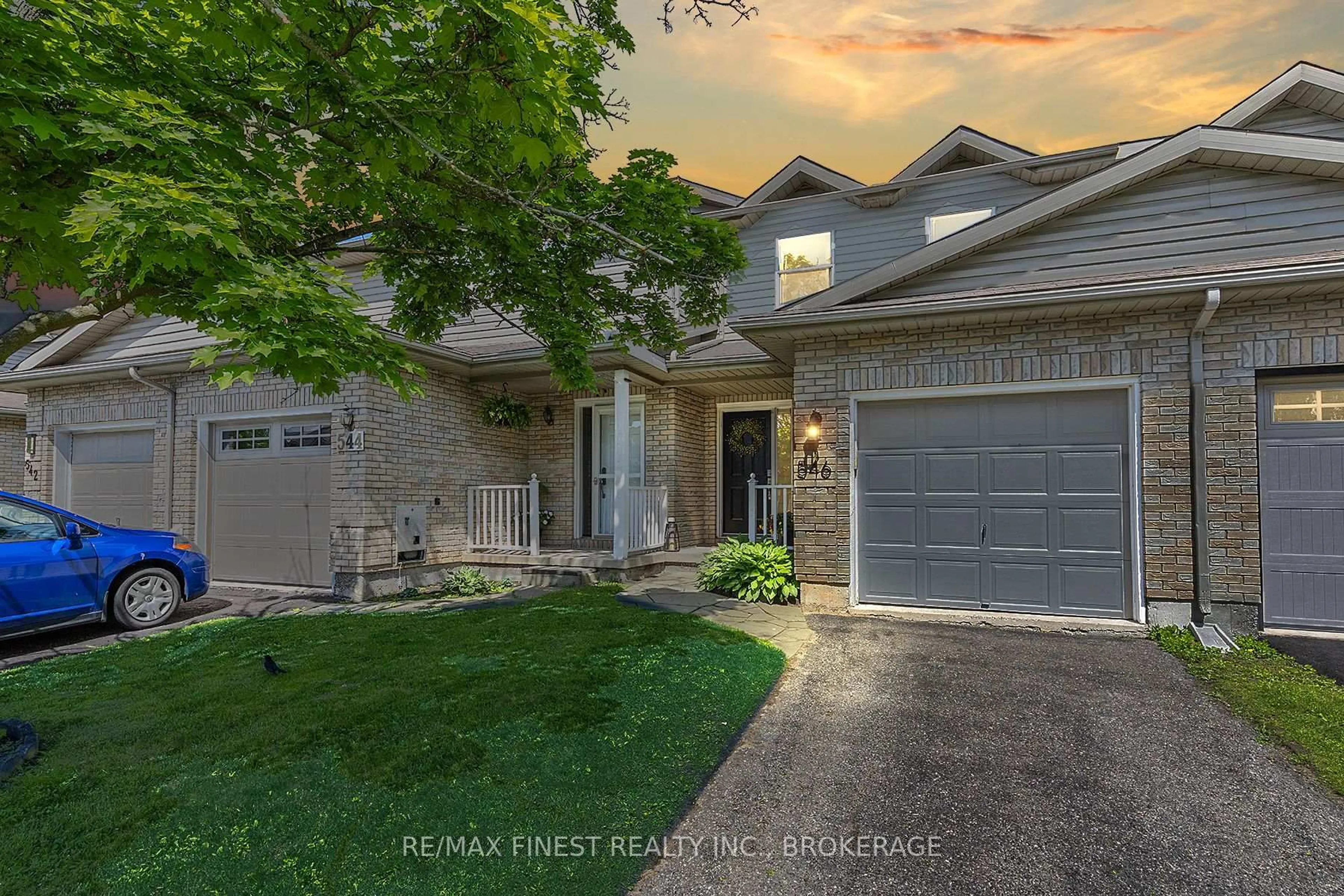 A pic from outside/outdoor area/front of a property/back of a property/a pic from drone, street for 546 Garden St, Gananoque Ontario K7G 3E2