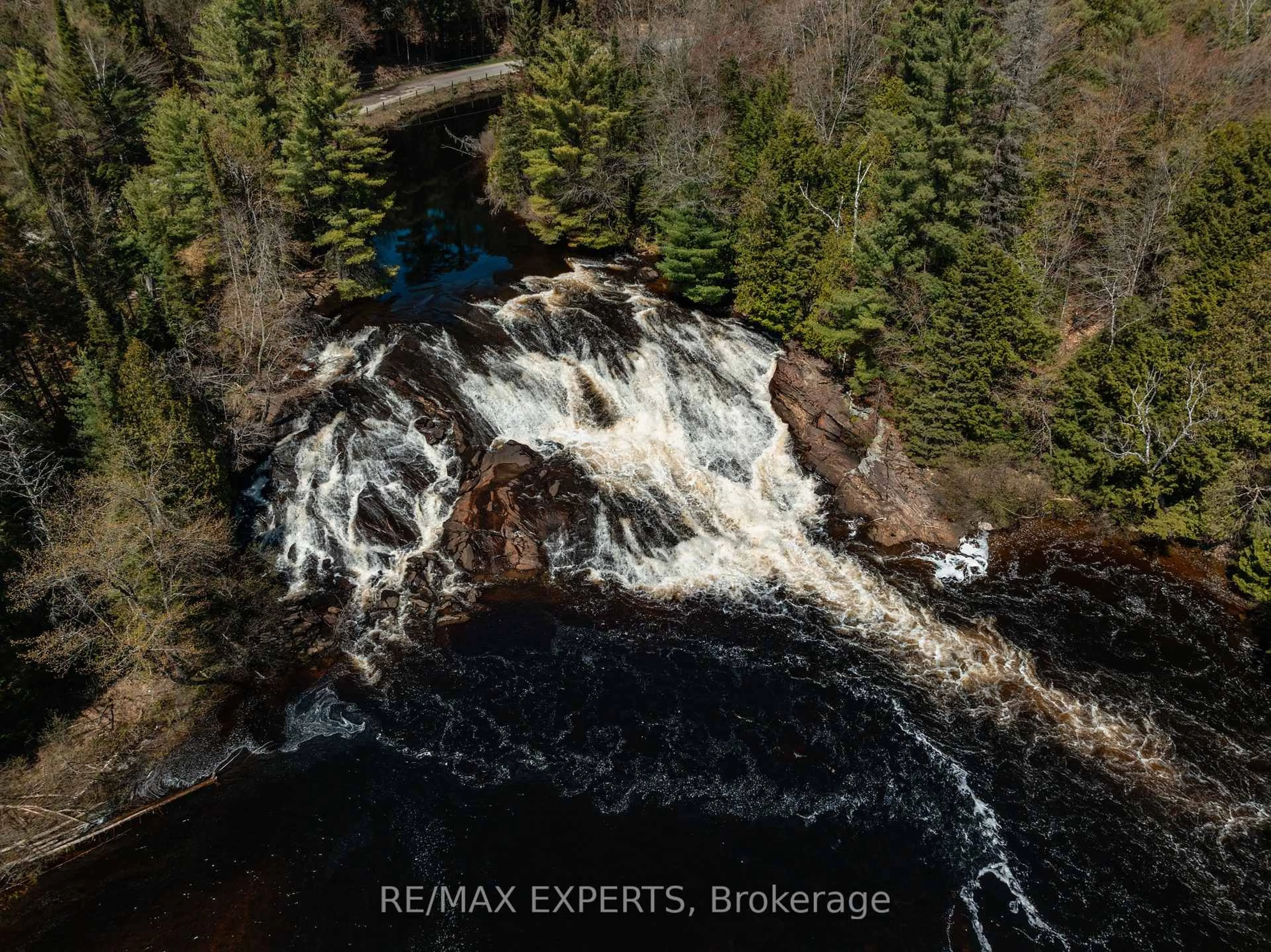 A pic from outside/outdoor area/front of a property/back of a property/a pic from drone, water/lake/river/ocean view for 1216 Miriam Dr, Bracebridge Ontario P1L 1X1