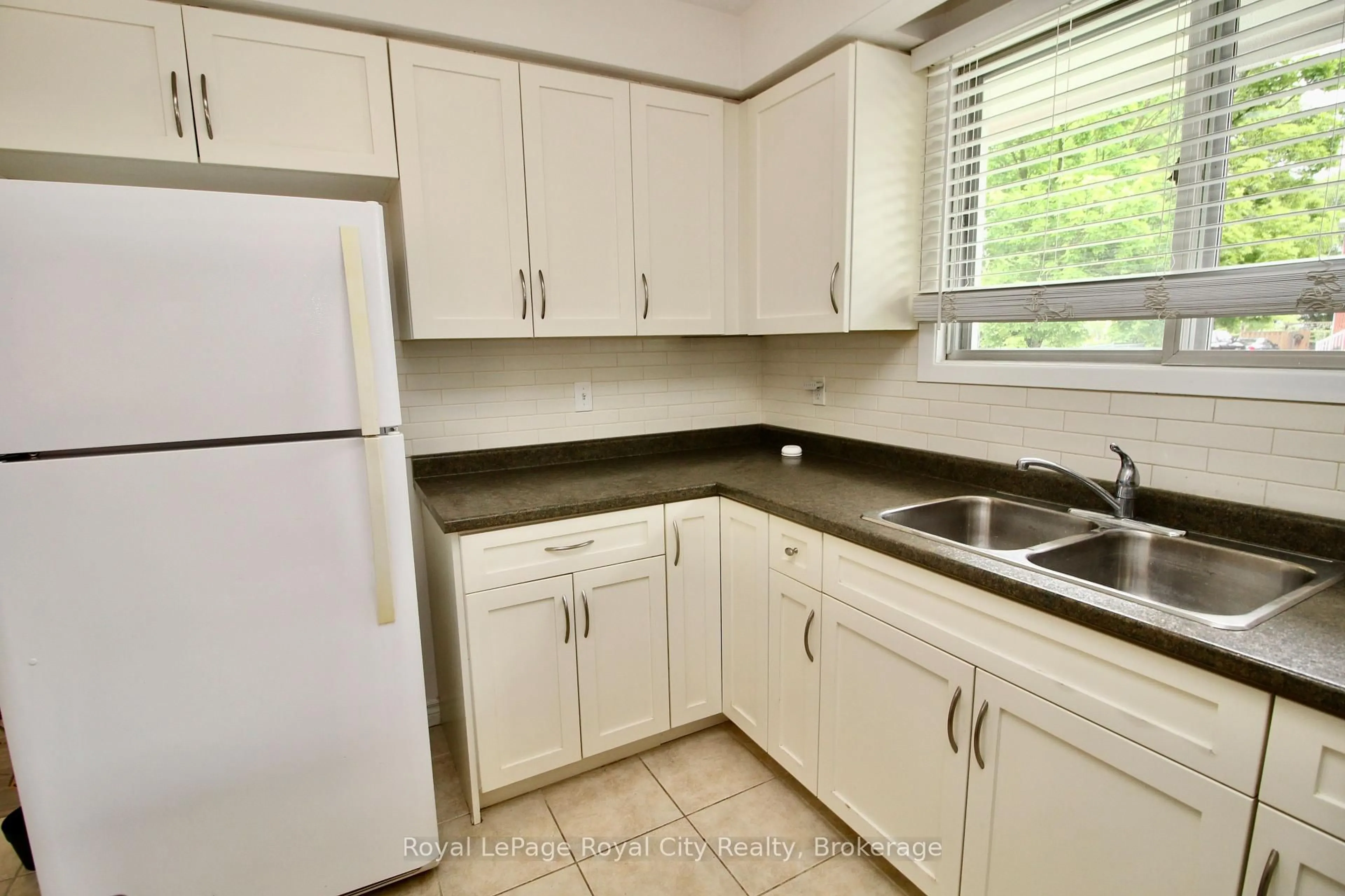 Standard kitchen, unknown for 188 Alma St, Guelph Ontario N1H 5X5