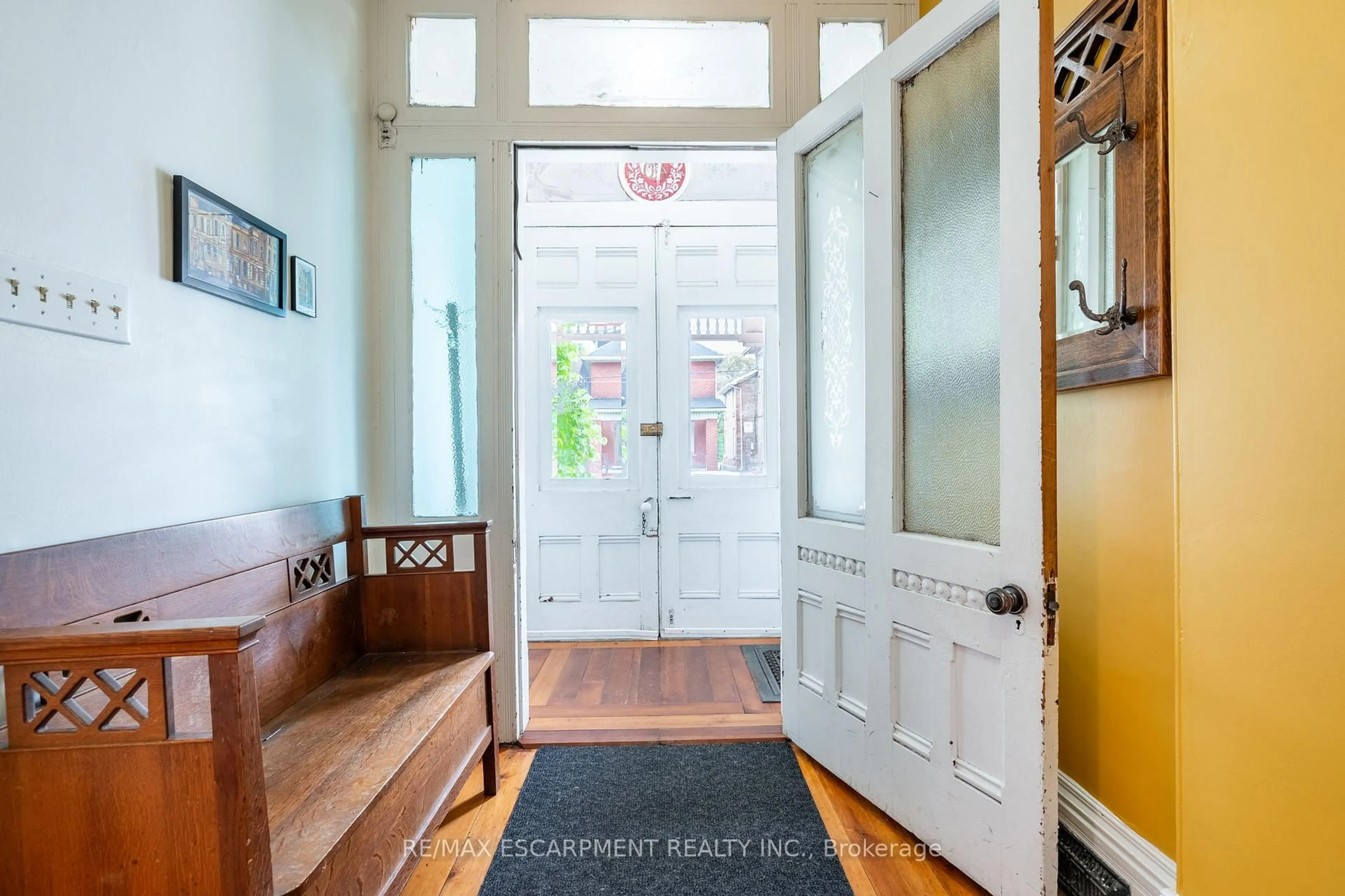Indoor entryway for 52 Barton St, Hamilton Ontario L8L 1A4
