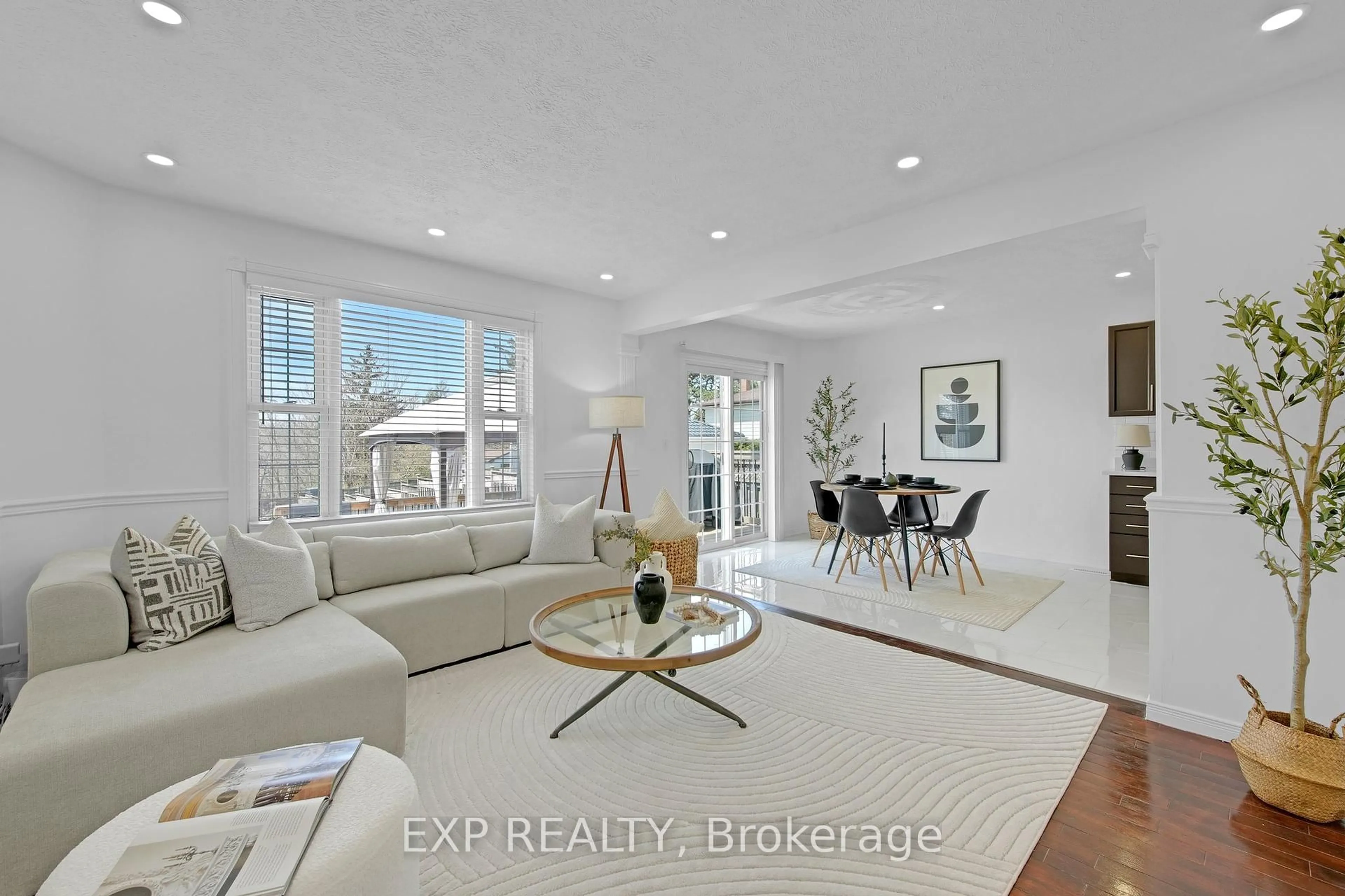 Living room with furniture, unknown for 77 Clarke St, Woodstock Ontario N4S 7M4