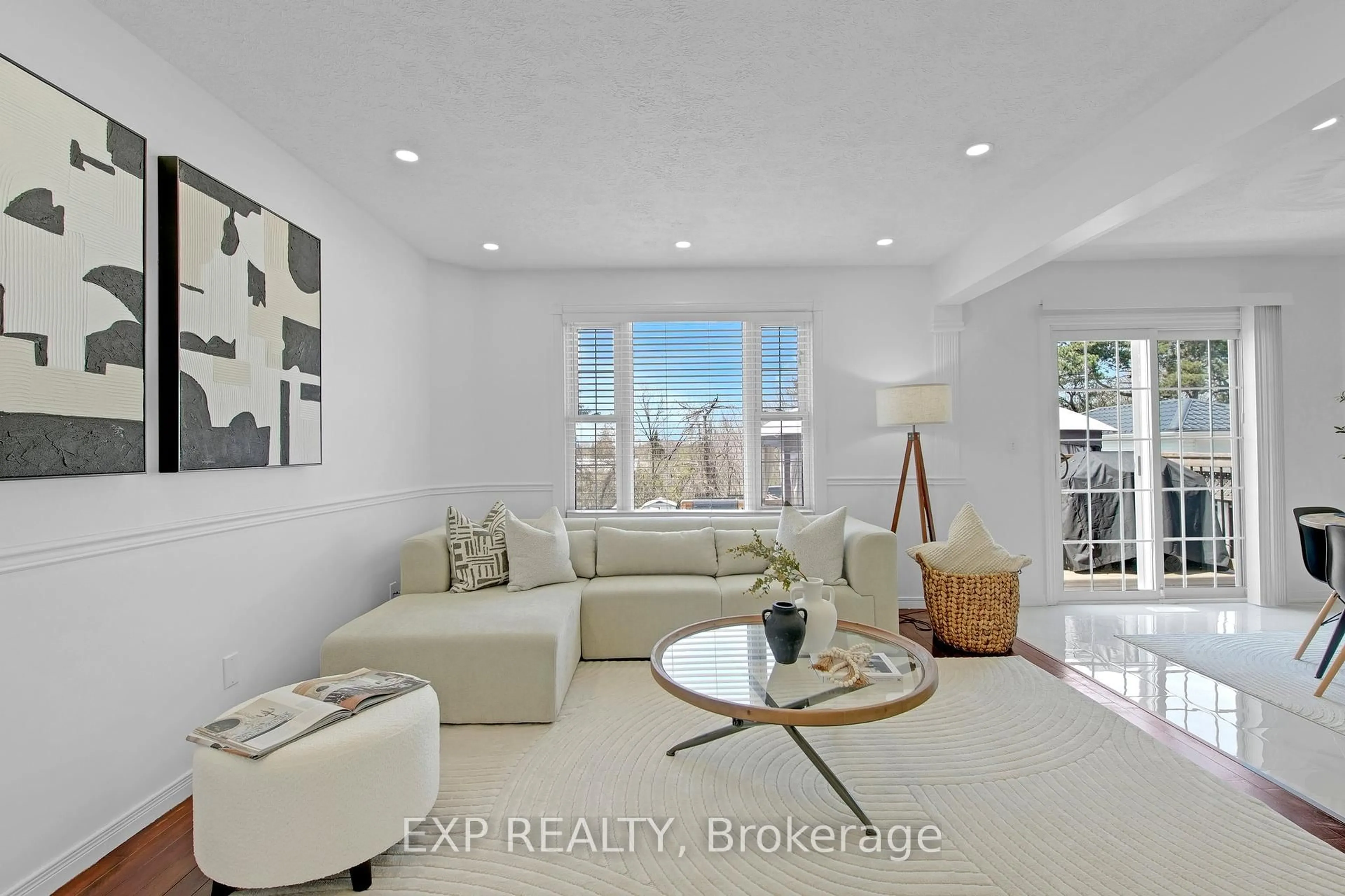 Living room with furniture, ceramic/tile floor for 77 Clarke St, Woodstock Ontario N4S 7M4