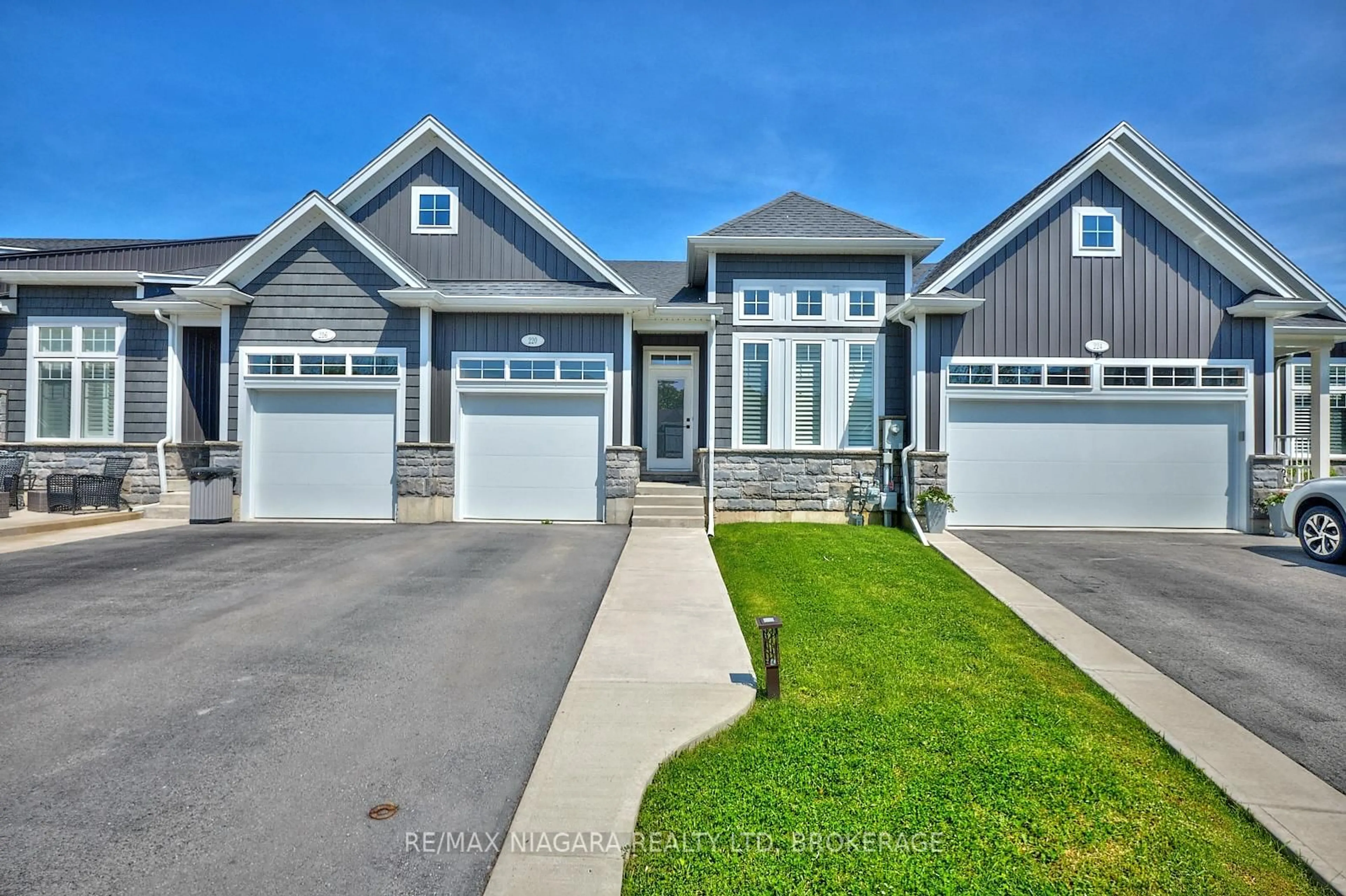 Home with vinyl exterior material, street for 220 Alderson Crt, Fort Erie Ontario L0S 1B0