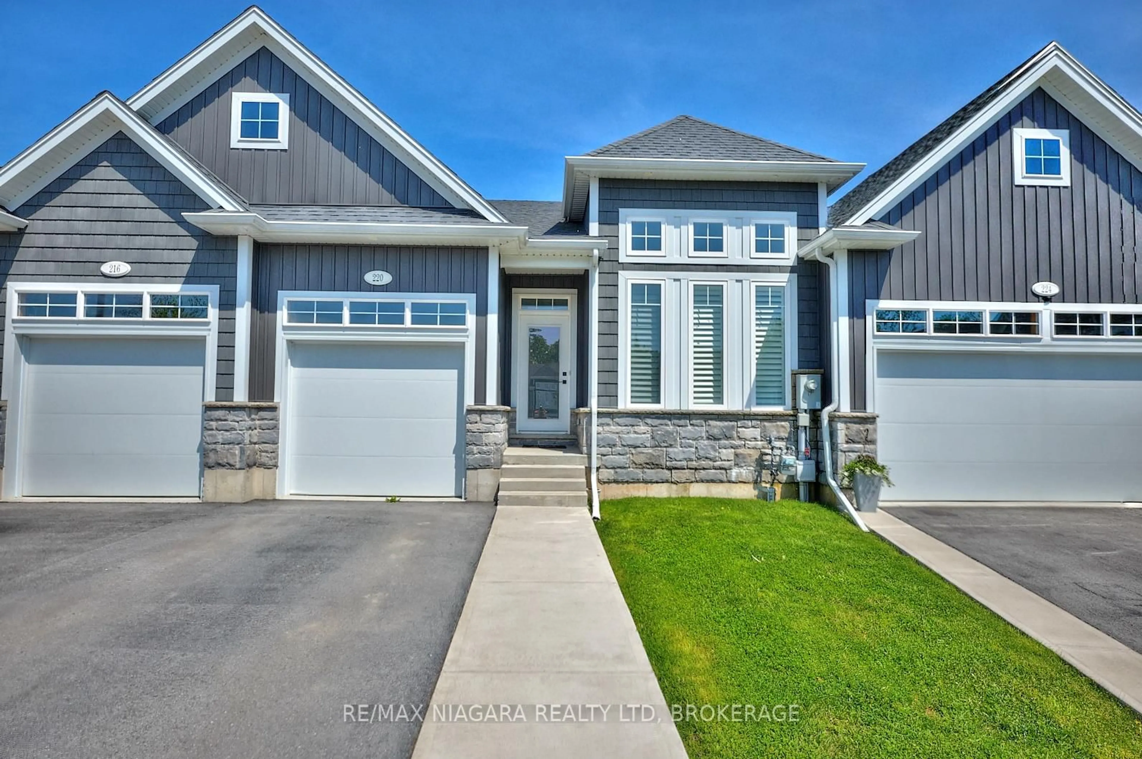 Home with vinyl exterior material, street for 220 Alderson Crt, Fort Erie Ontario L0S 1B0