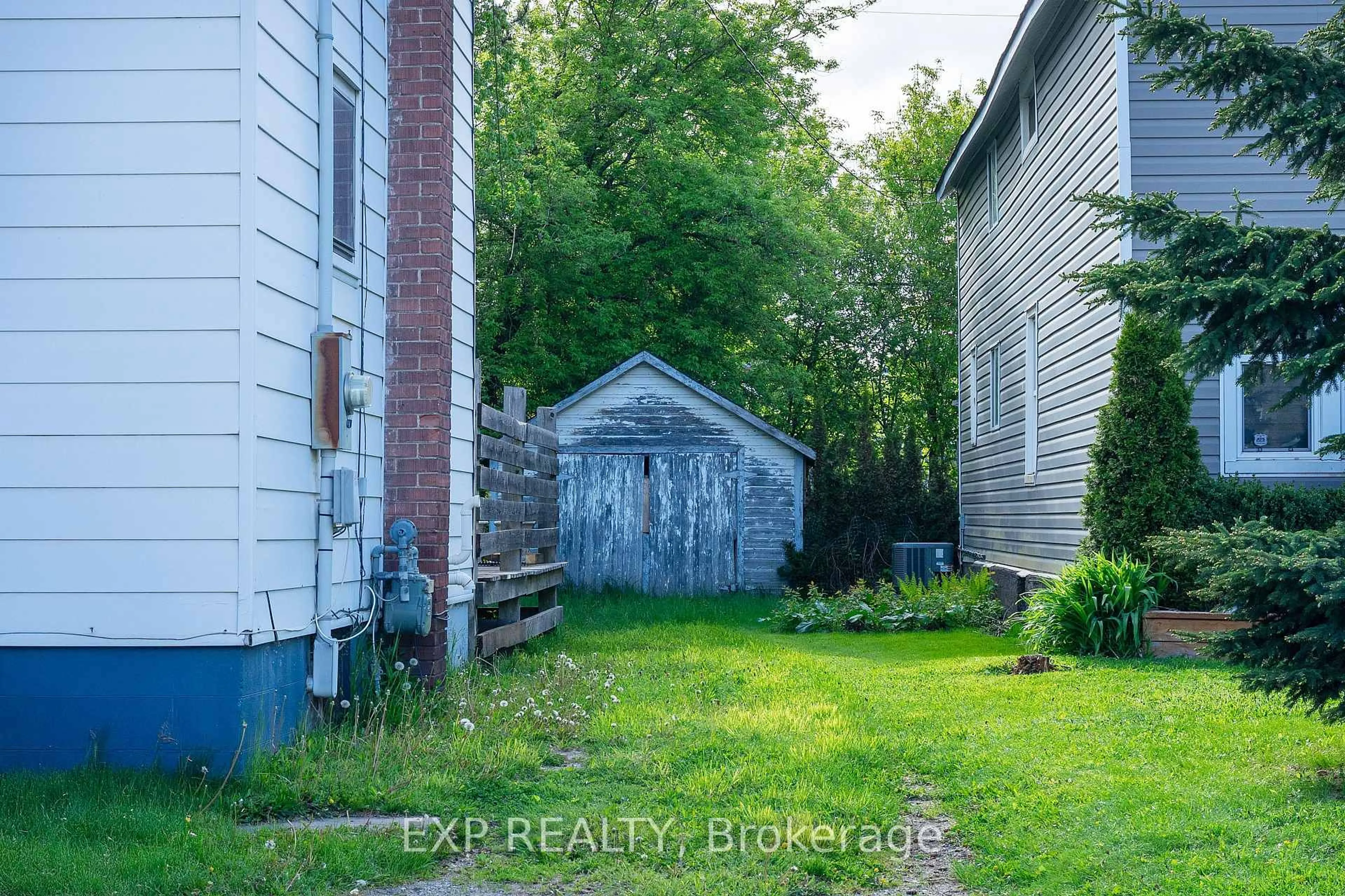 Shed for 240 Huron St, Sault Ste Marie Ontario P6A 1R5