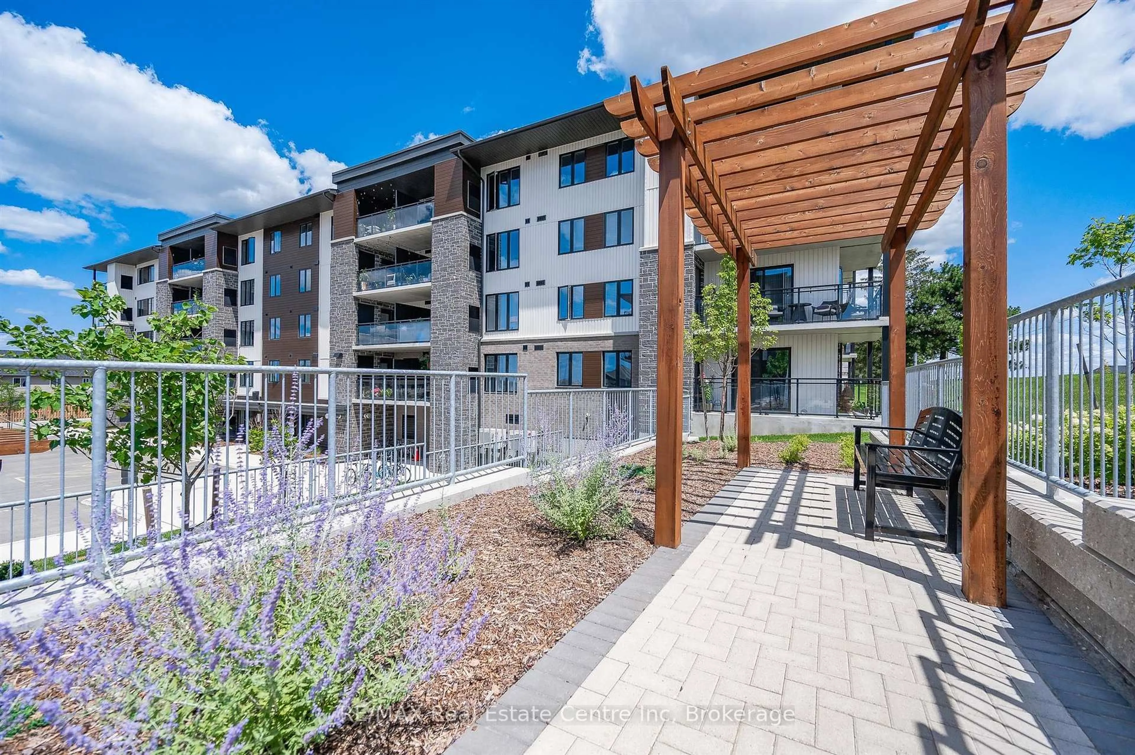 Patio, unknown for 104 Summit Ridge Dr, Guelph Ontario N1E 0R5