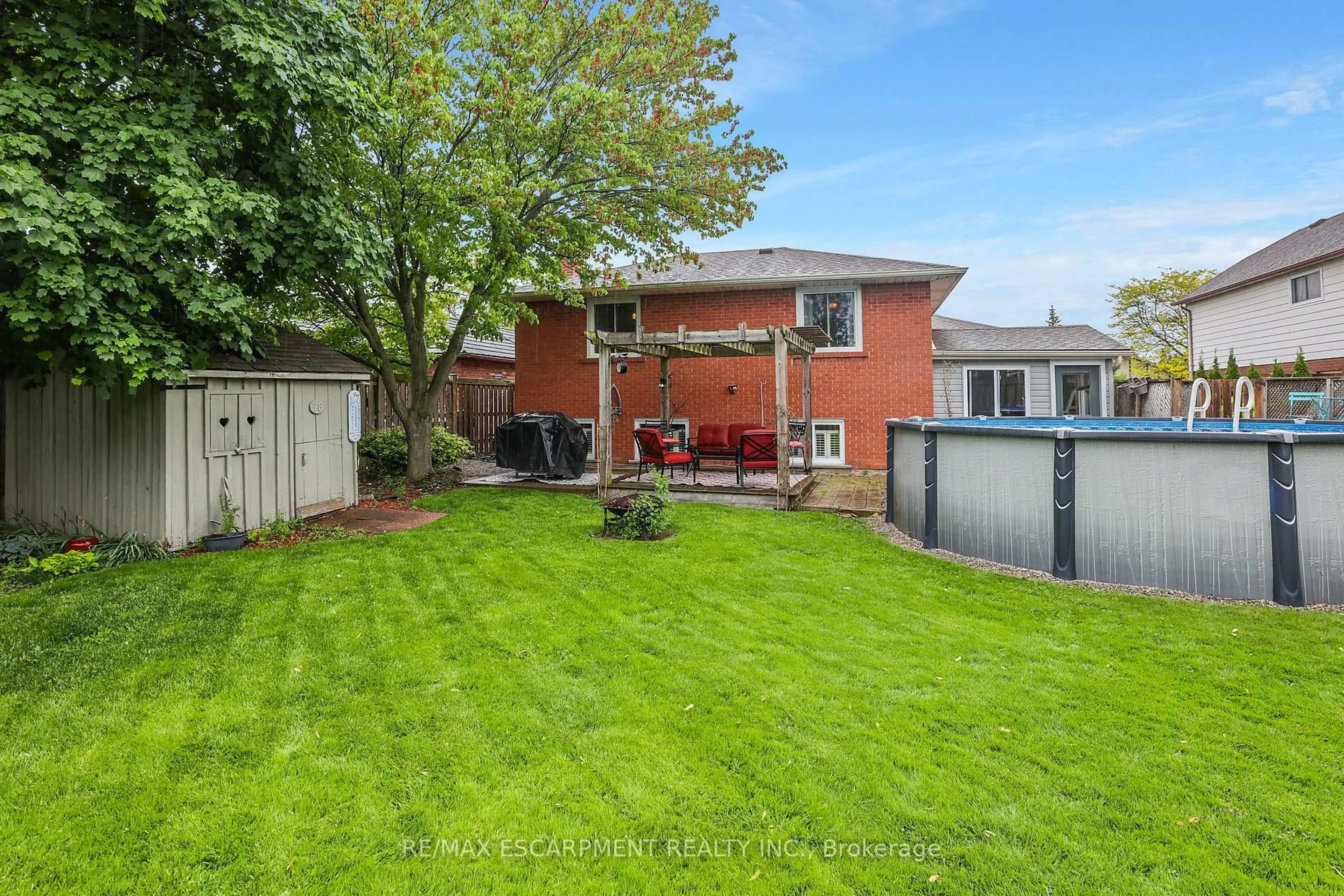 A pic from outside/outdoor area/front of a property/back of a property/a pic from drone, street for 26 Killins St, West Lincoln Ontario L0R 2A0