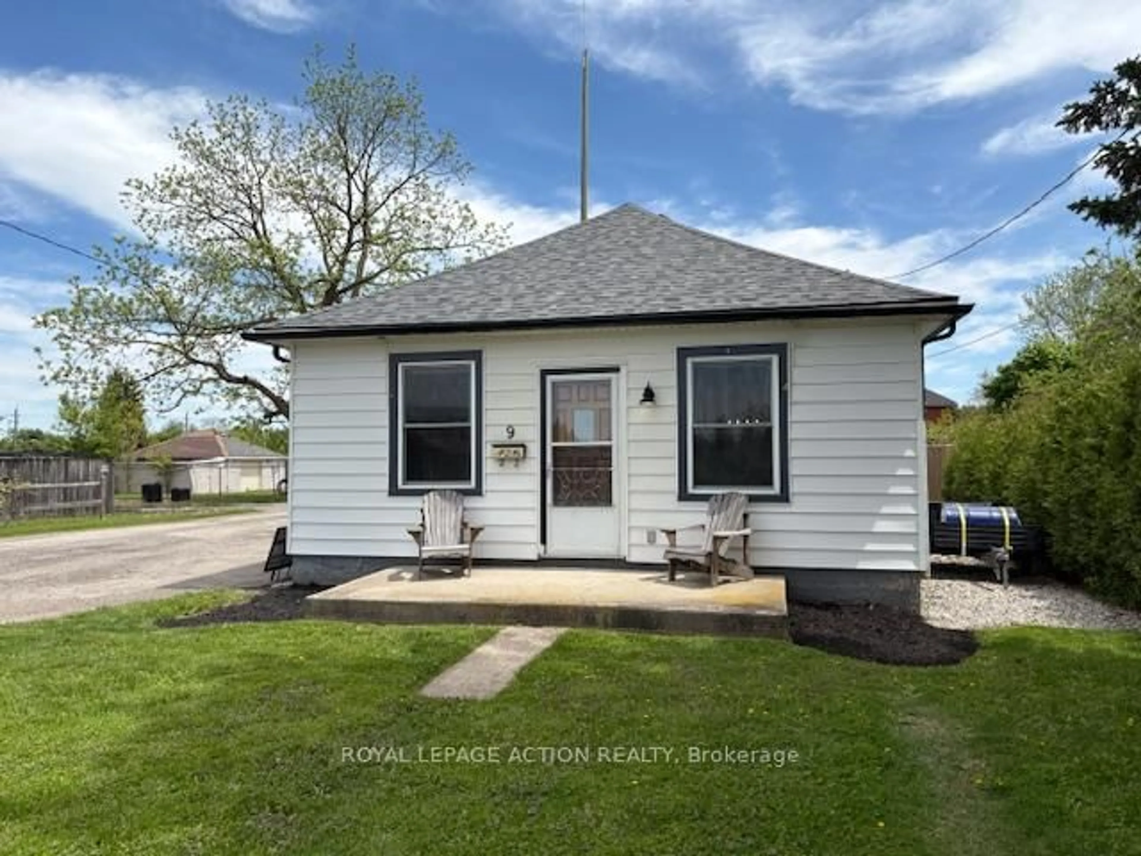 Unknown for 9 Curtis Ave, Brant Ontario N3L 3J3