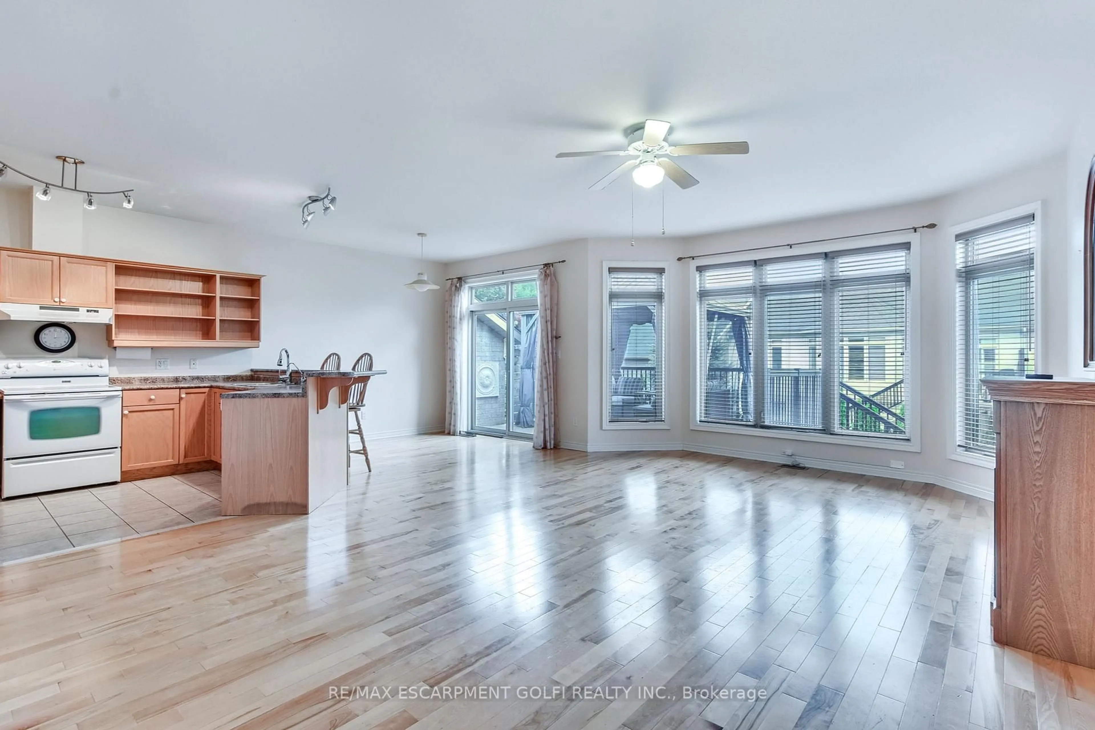 Open concept kitchen, wood/laminate floor for 35 Scullers Way #16, St. Catharines Ontario L2N 7S9