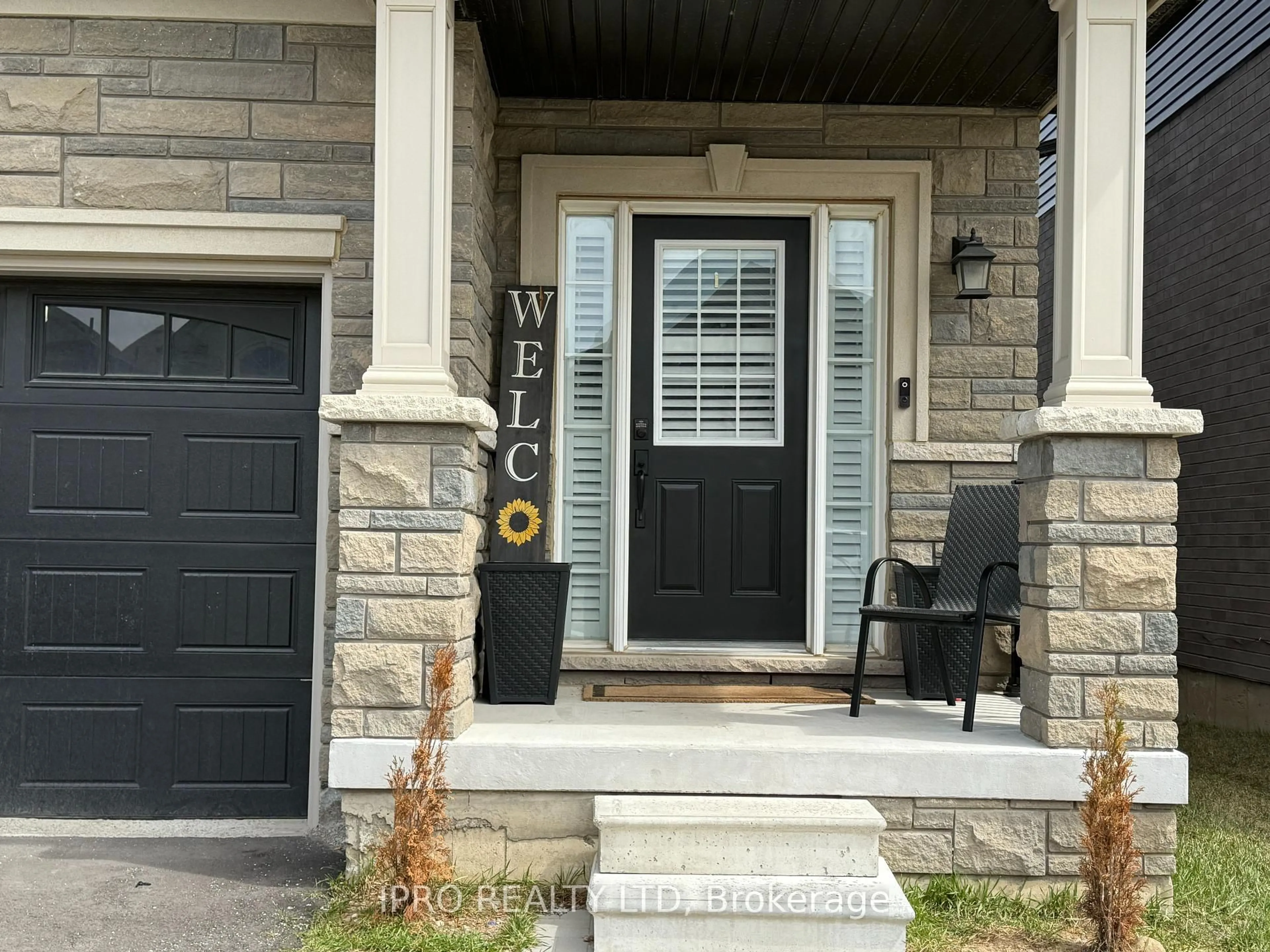 Indoor entryway for 8 Whitton Dr, Brant Ontario N3L 3E3