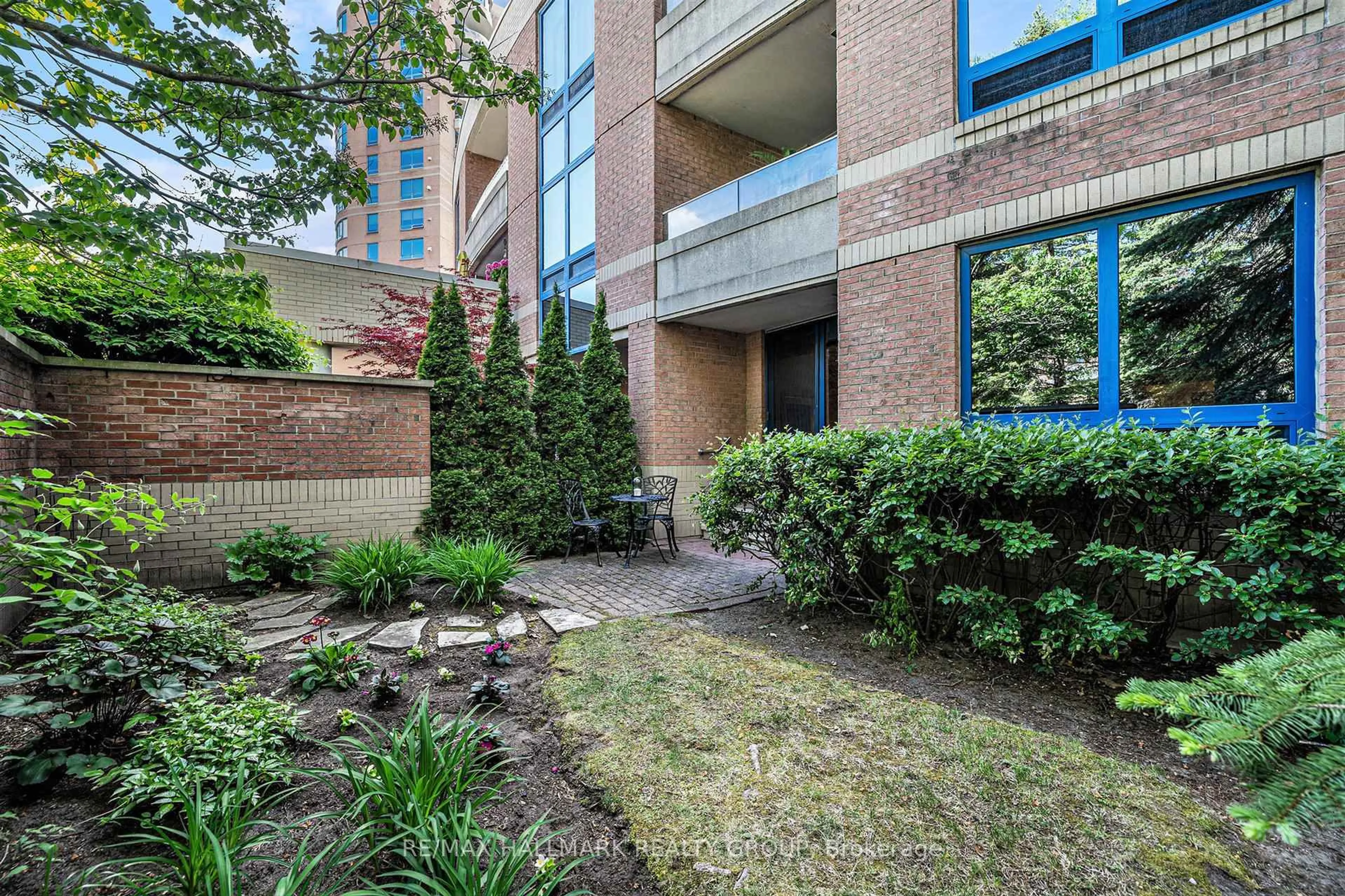 Patio, street for 3099 Carling Ave #108, Ottawa Ontario K2H 5A6