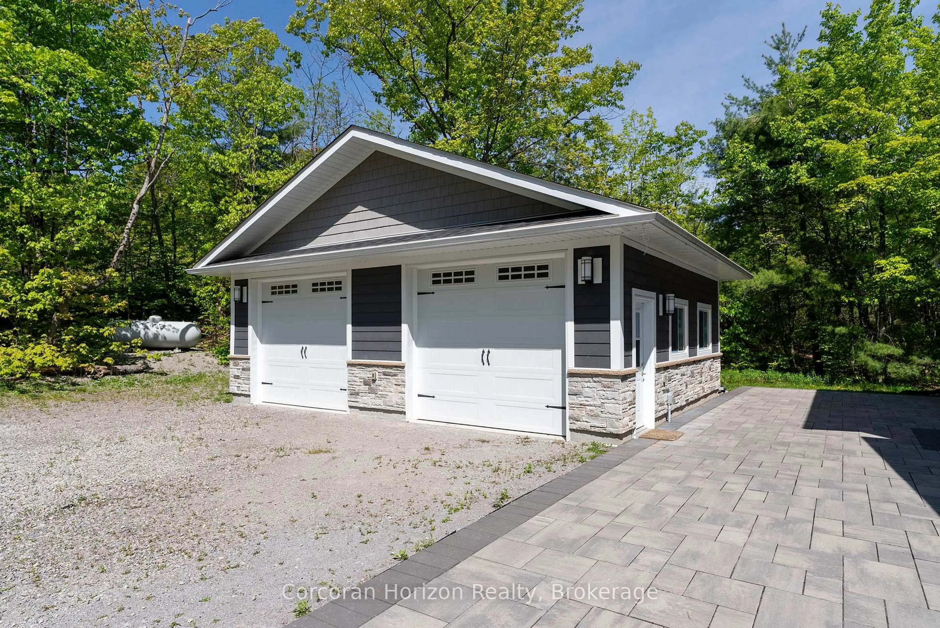Indoor garage for 450 Crooked Bay Rd, Georgian Bay Ontario P0C 1S0