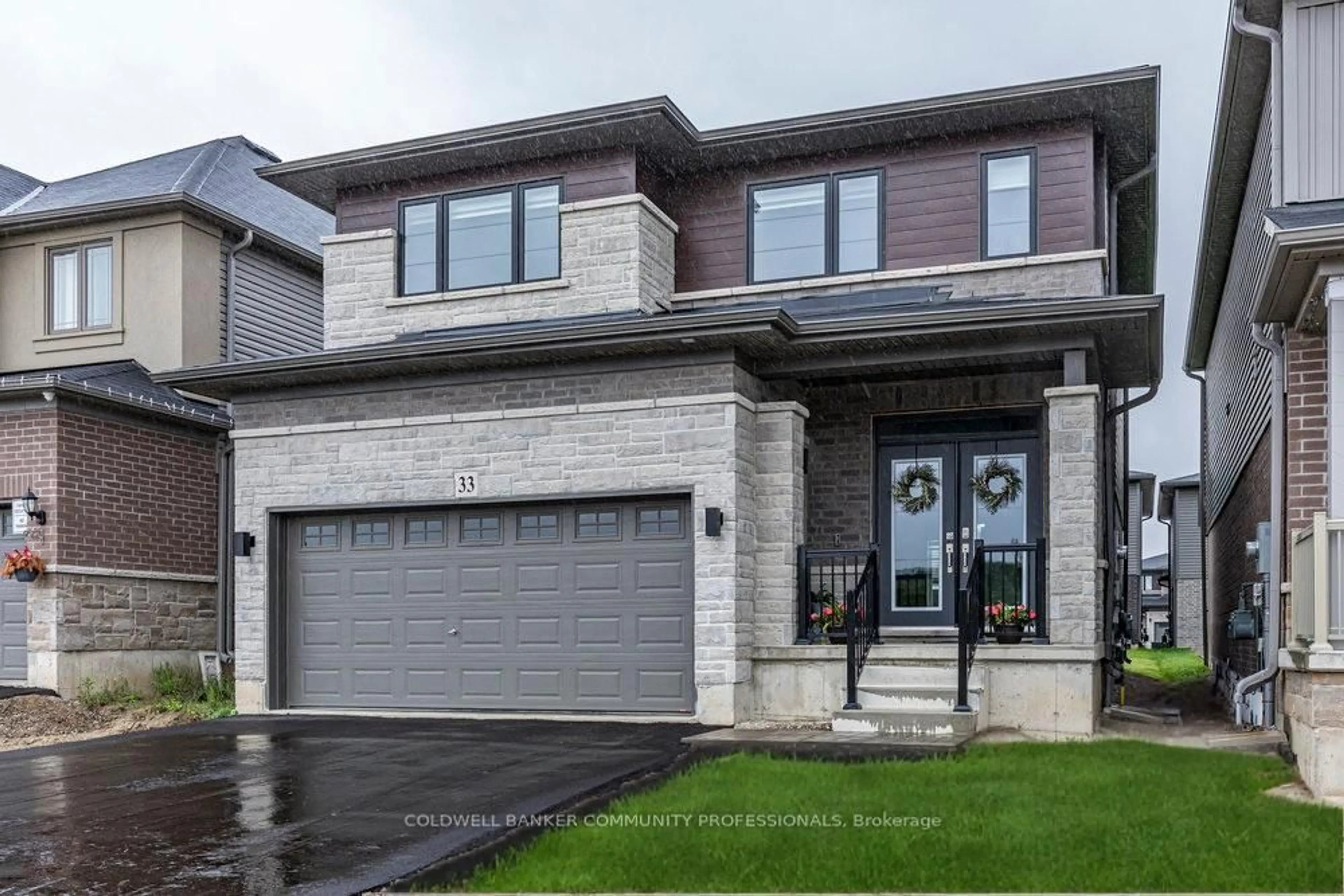 Home with brick exterior material, street for 33 Mair Ave, Brantford Ontario N3T 0T2