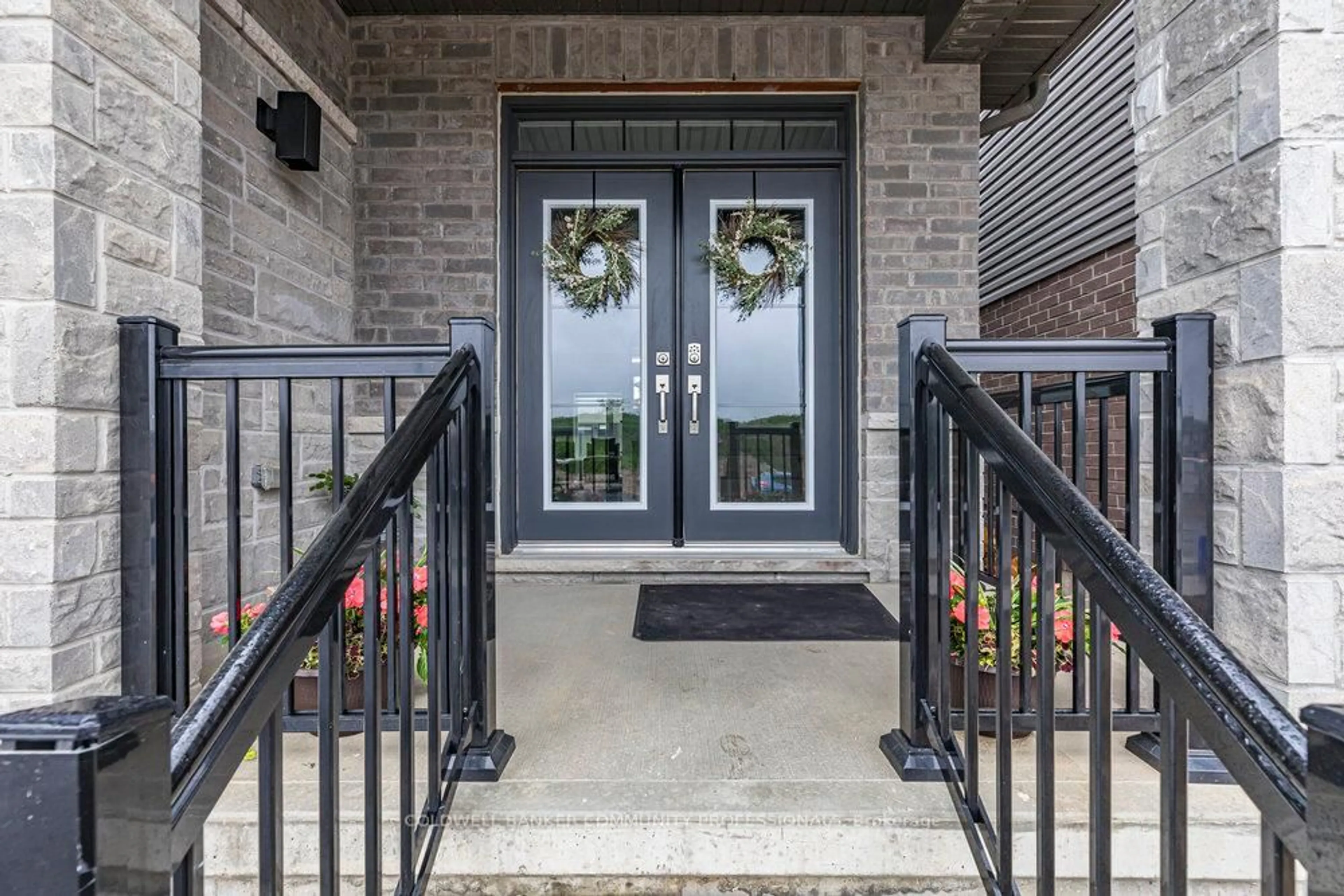 Indoor entryway for 33 Mair Ave, Brantford Ontario N3T 0T2