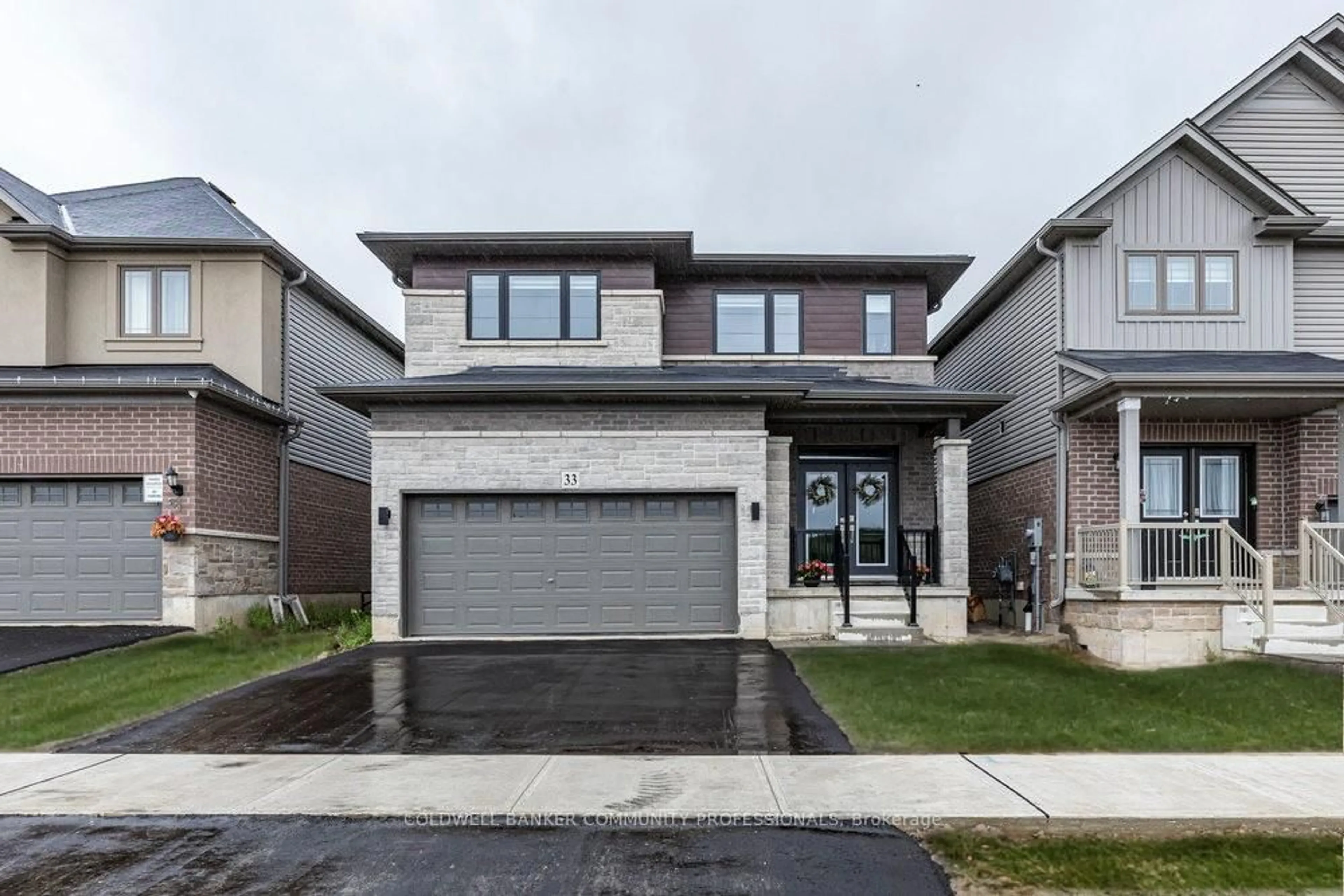Home with brick exterior material, street for 33 Mair Ave, Brantford Ontario N3T 0T2